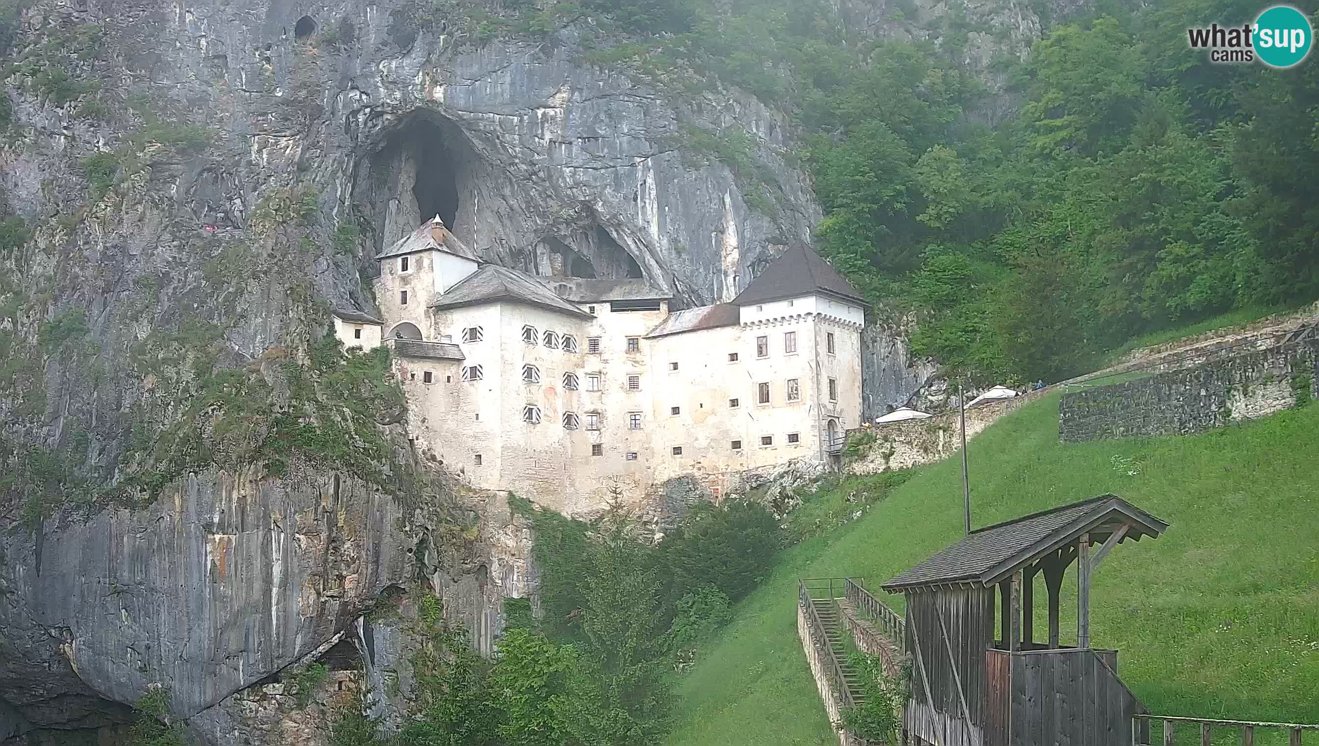 Spletna kamera Predjamski grad – Grad Predjama – Postojna
