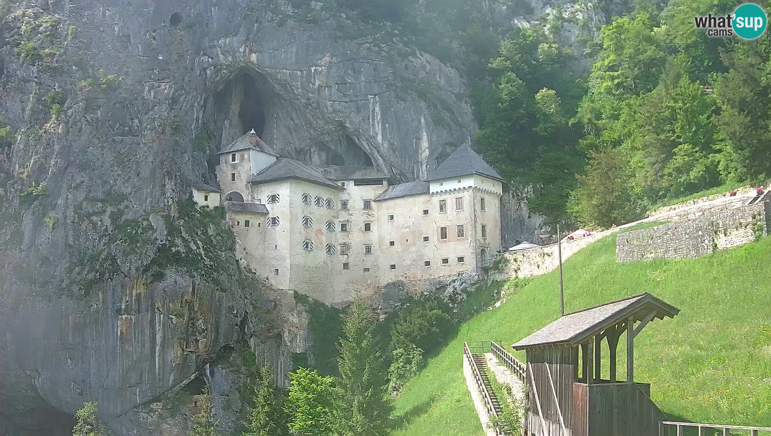 Spletna kamera Predjamski grad – Grad Predjama – Postojna