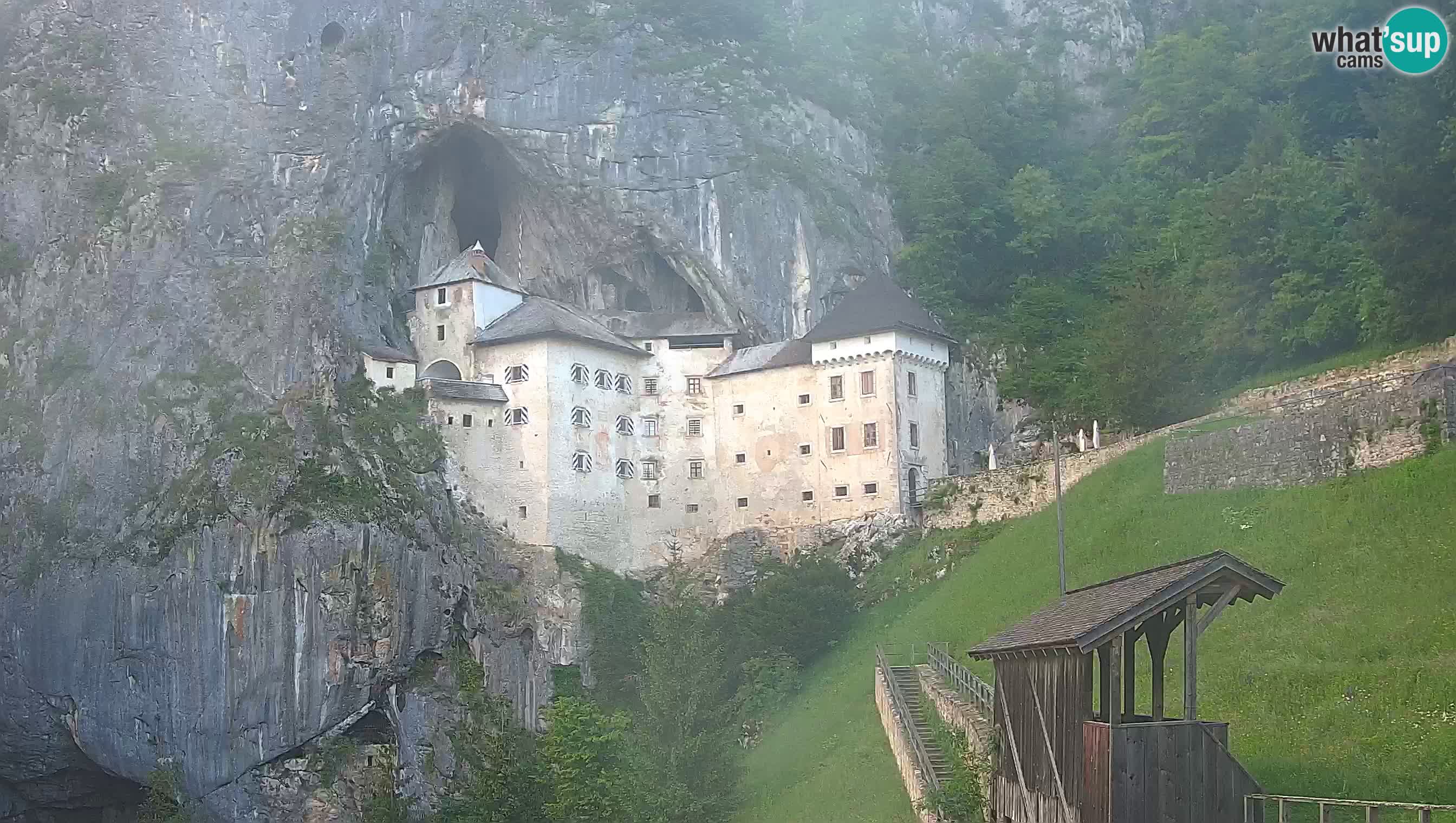 Spletna kamera Predjamski grad – Grad Predjama – Postojna