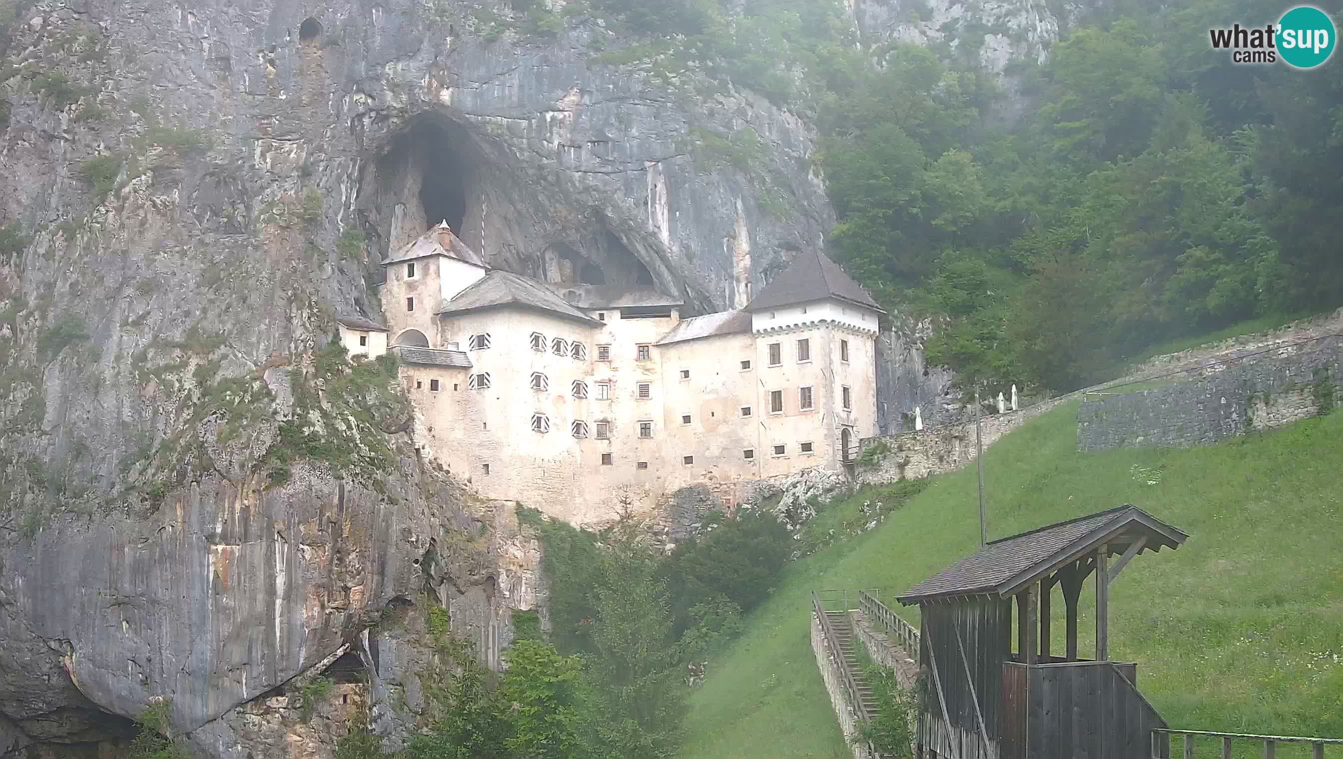 Spletna kamera Predjamski grad – Grad Predjama – Postojna