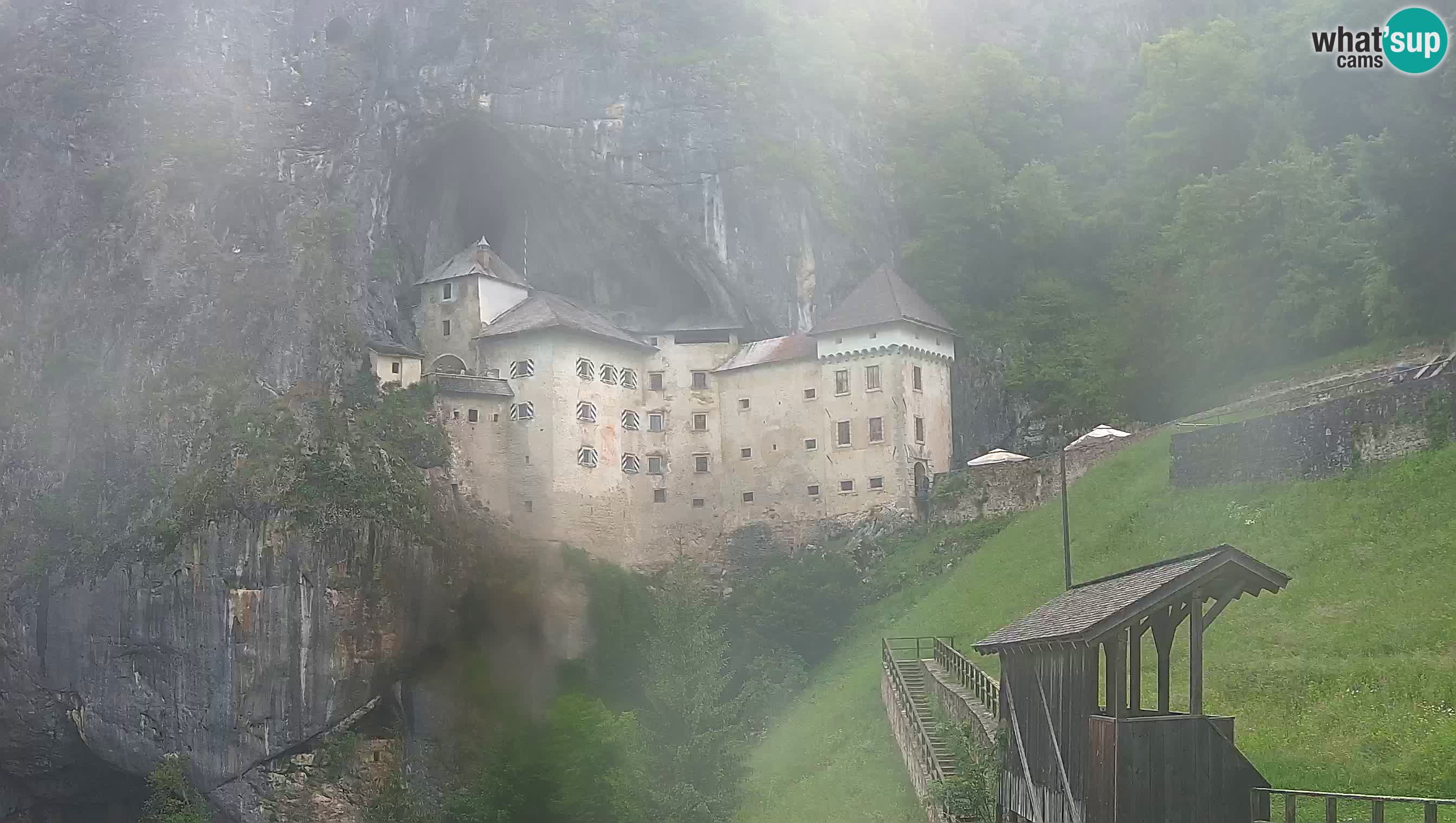 Spletna kamera Predjamski grad – Grad Predjama – Postojna