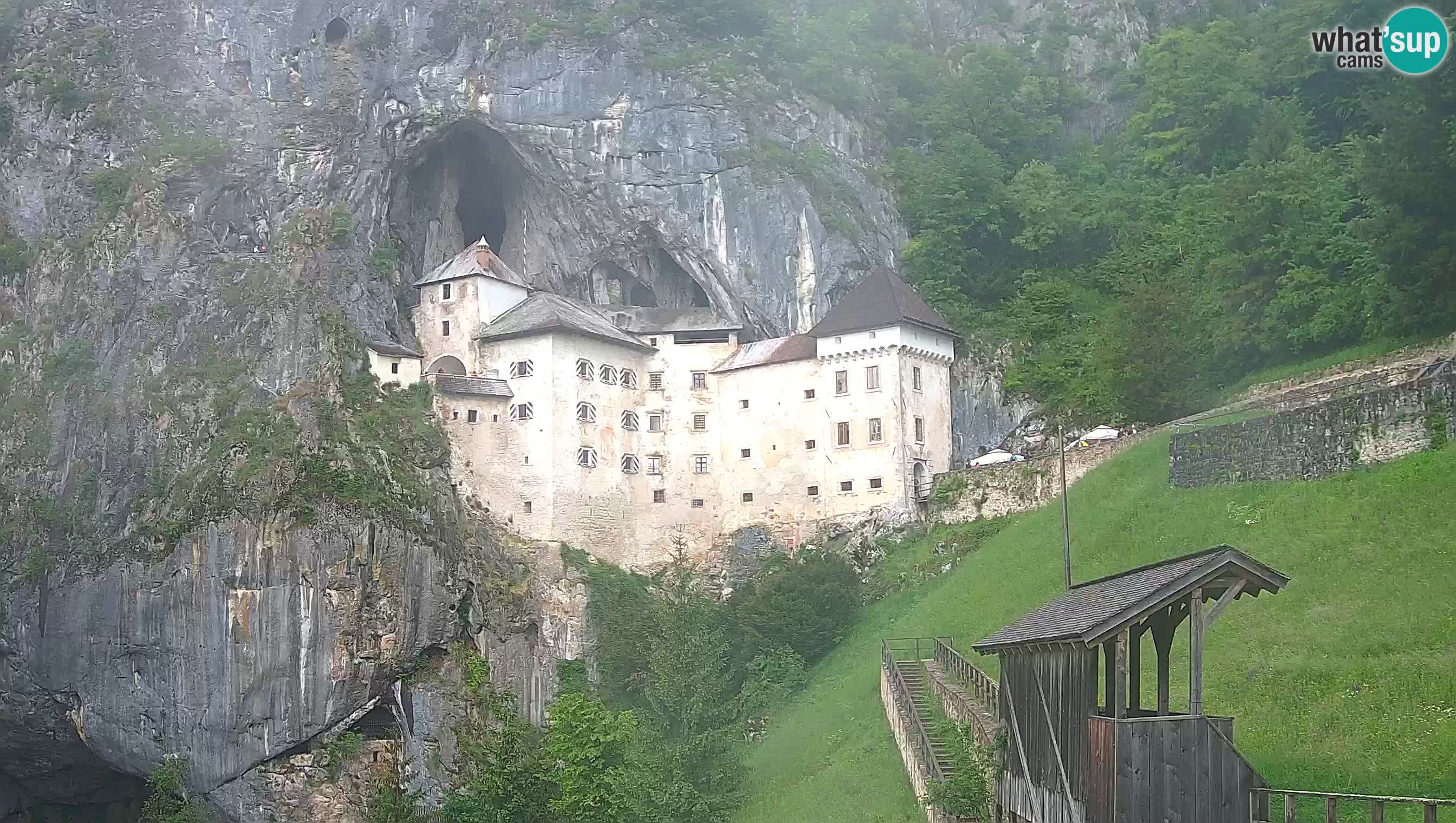 Spletna kamera Predjamski grad – Grad Predjama – Postojna