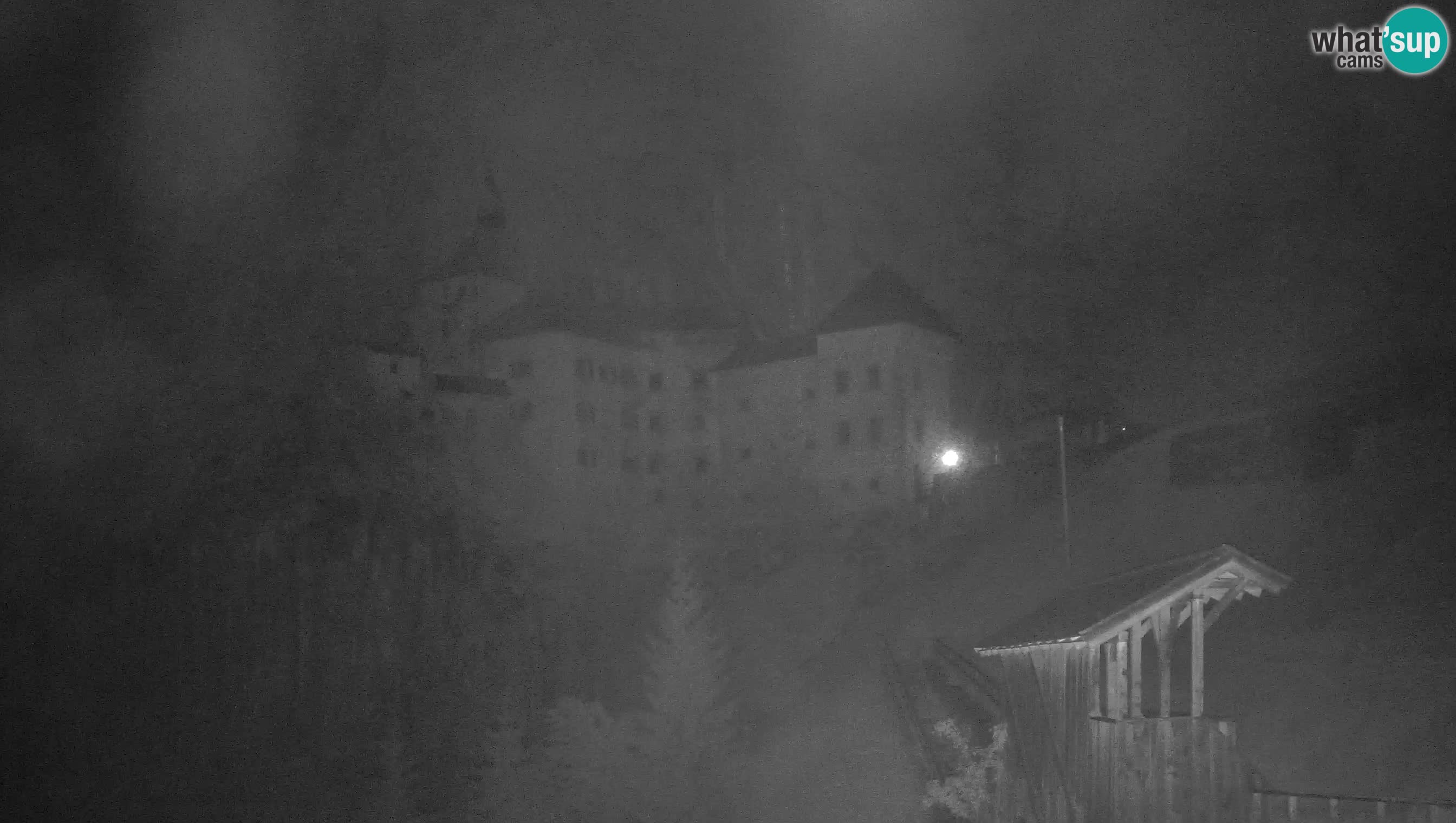 Spletna kamera Predjamski grad – Grad Predjama – Postojna