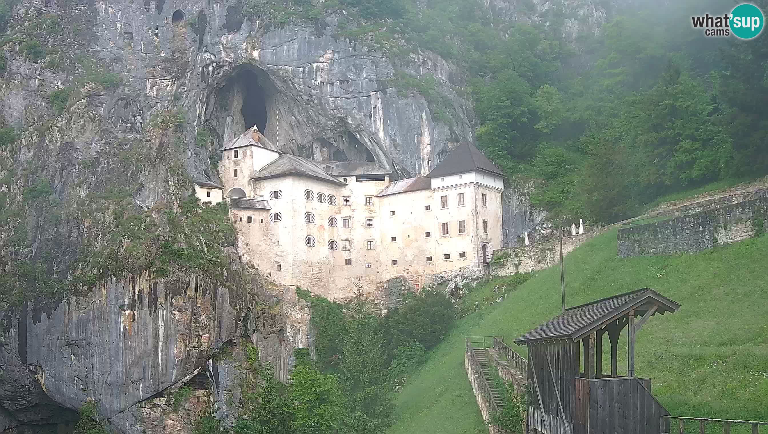 Spletna kamera Predjamski grad – Grad Predjama – Postojna