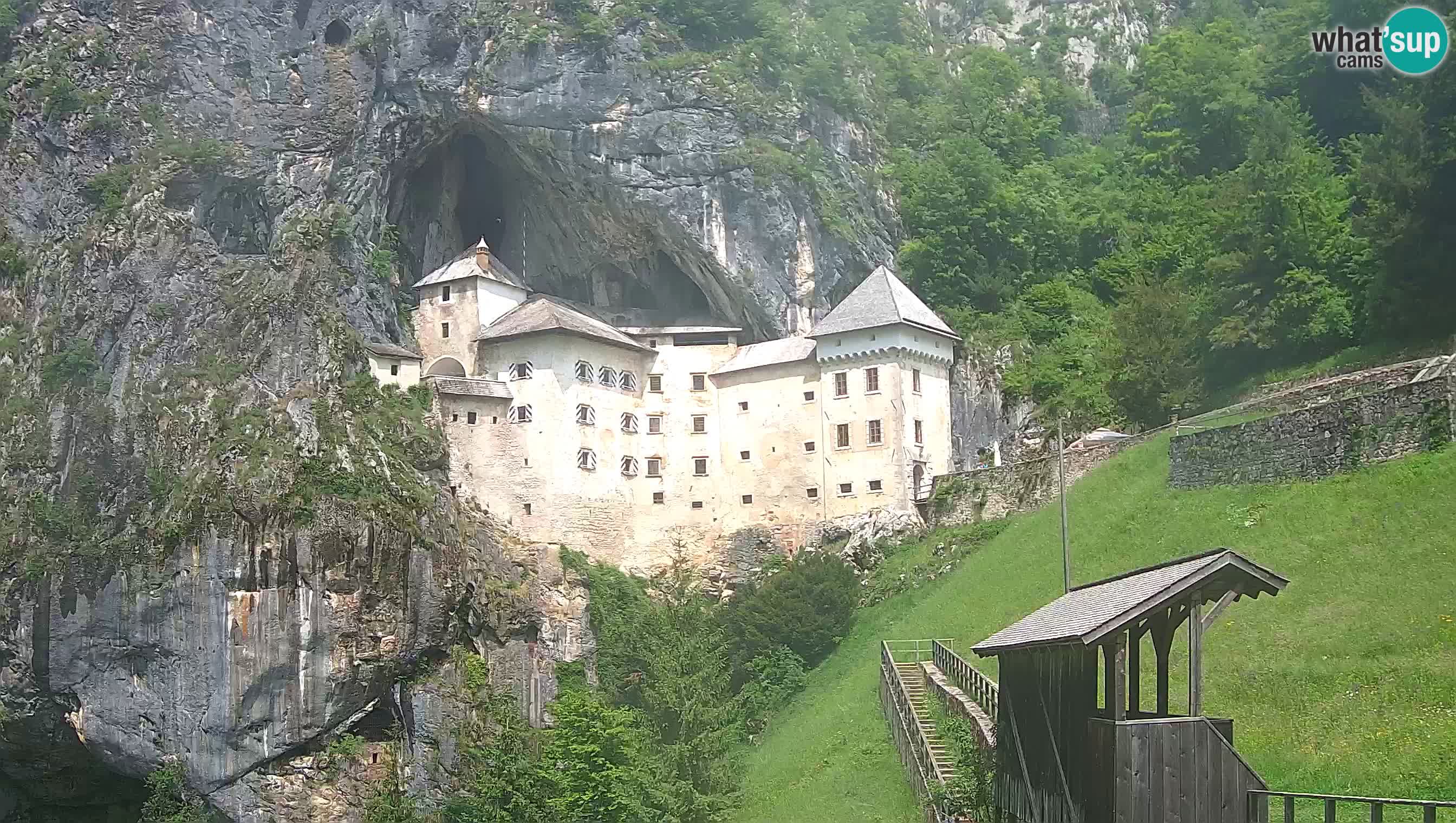Spletna kamera Predjamski grad – Grad Predjama – Postojna