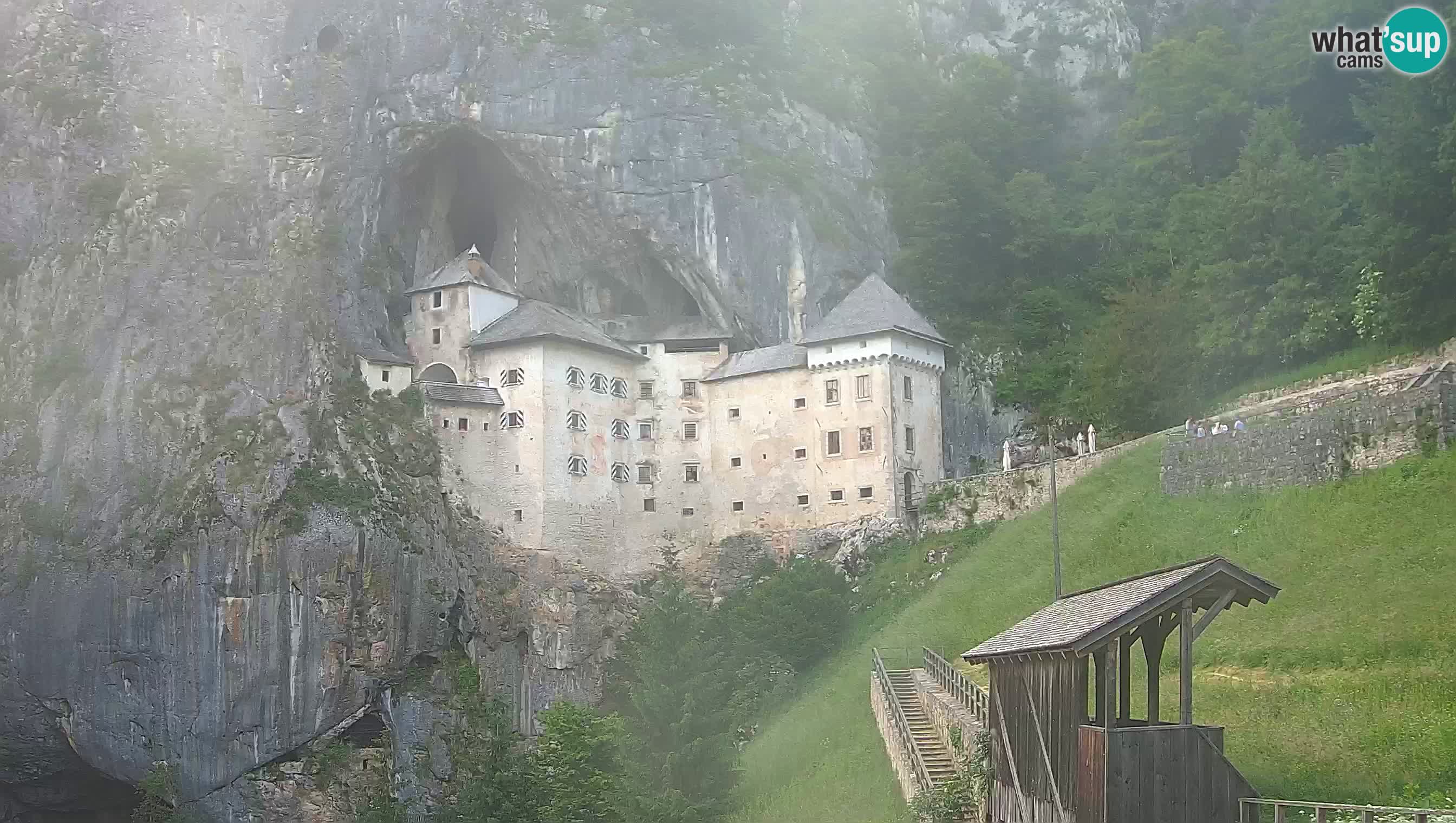 Spletna kamera Predjamski grad – Grad Predjama – Postojna