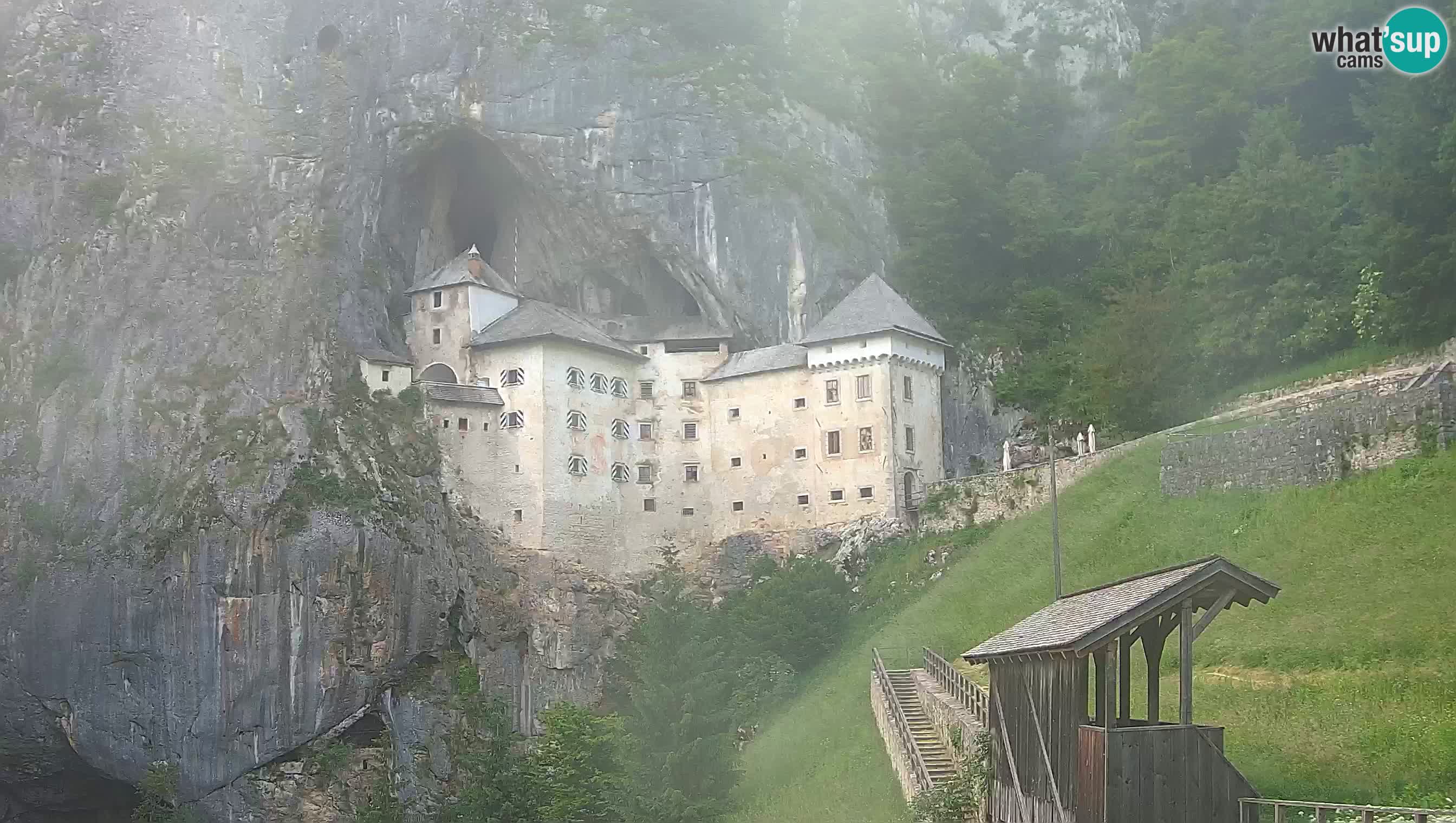 Spletna kamera Predjamski grad – Grad Predjama – Postojna