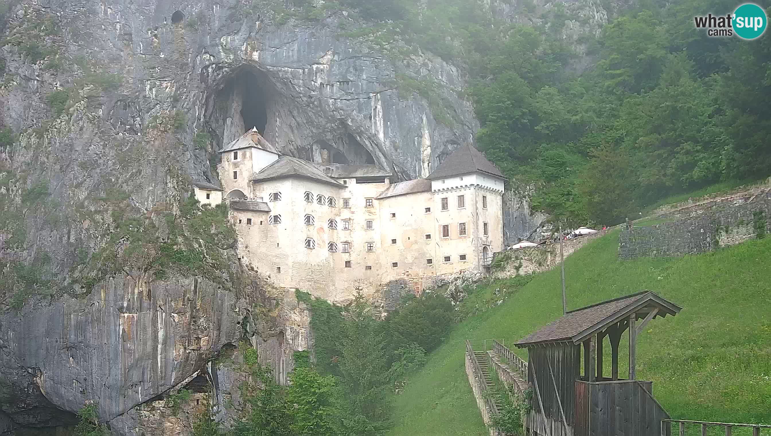 Spletna kamera Predjamski grad – Grad Predjama – Postojna