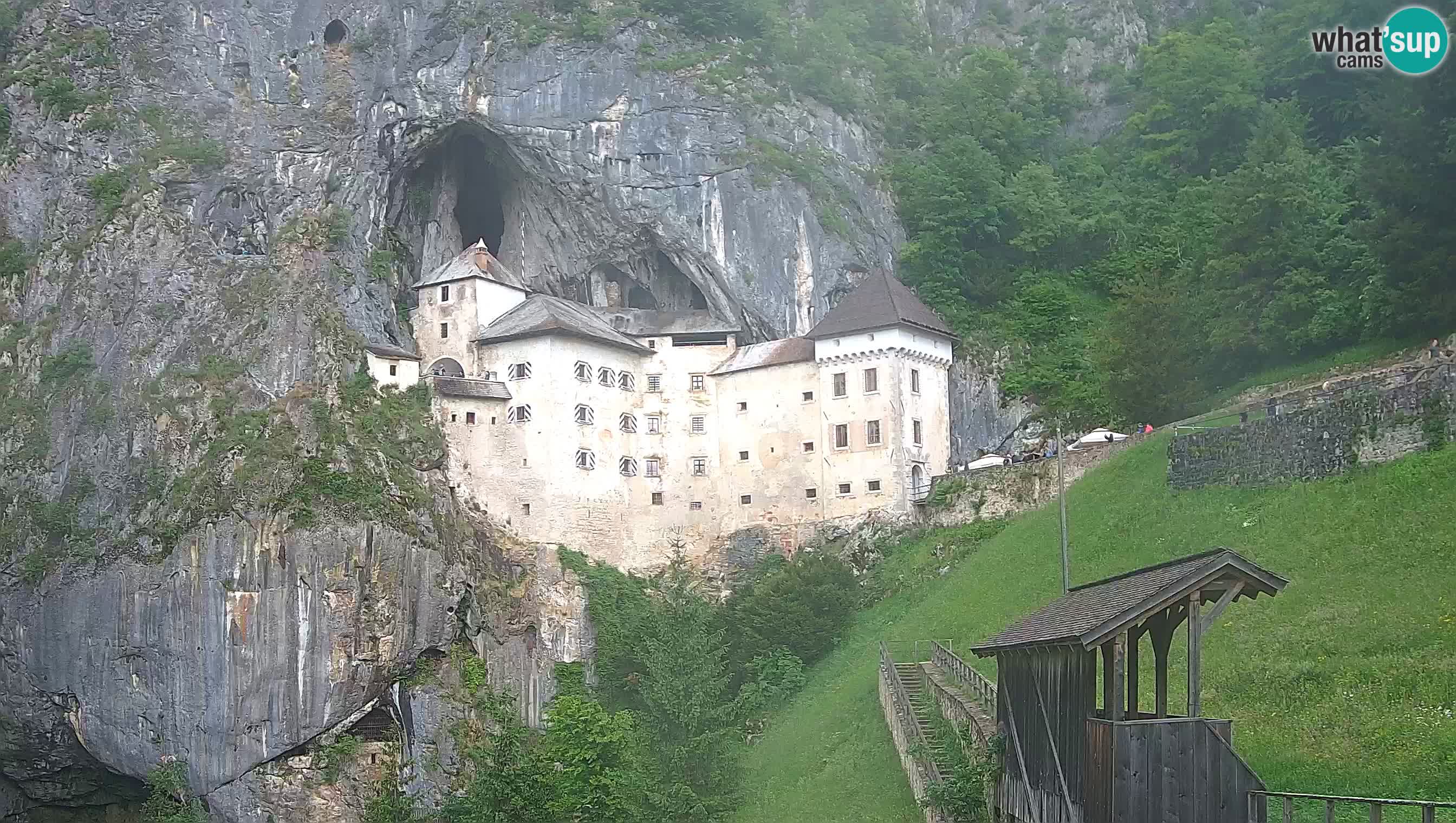 Spletna kamera Predjamski grad – Grad Predjama – Postojna