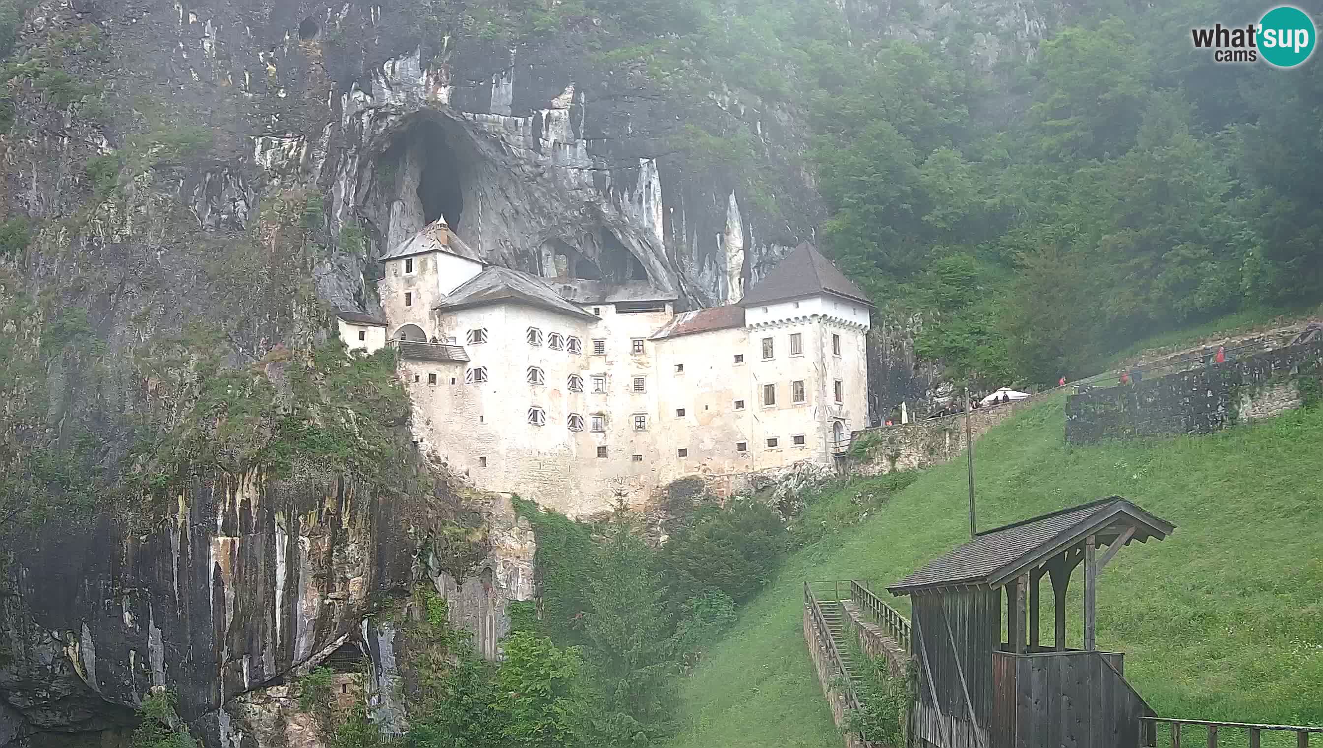 Spletna kamera Predjamski grad – Grad Predjama – Postojna