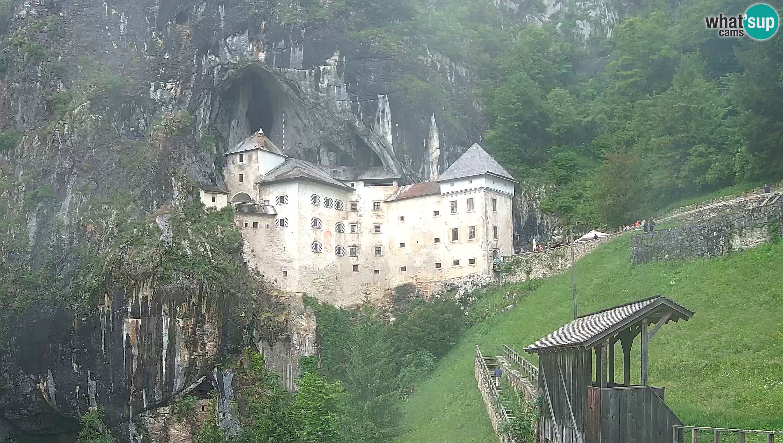 Spletna kamera Predjamski grad – Grad Predjama – Postojna