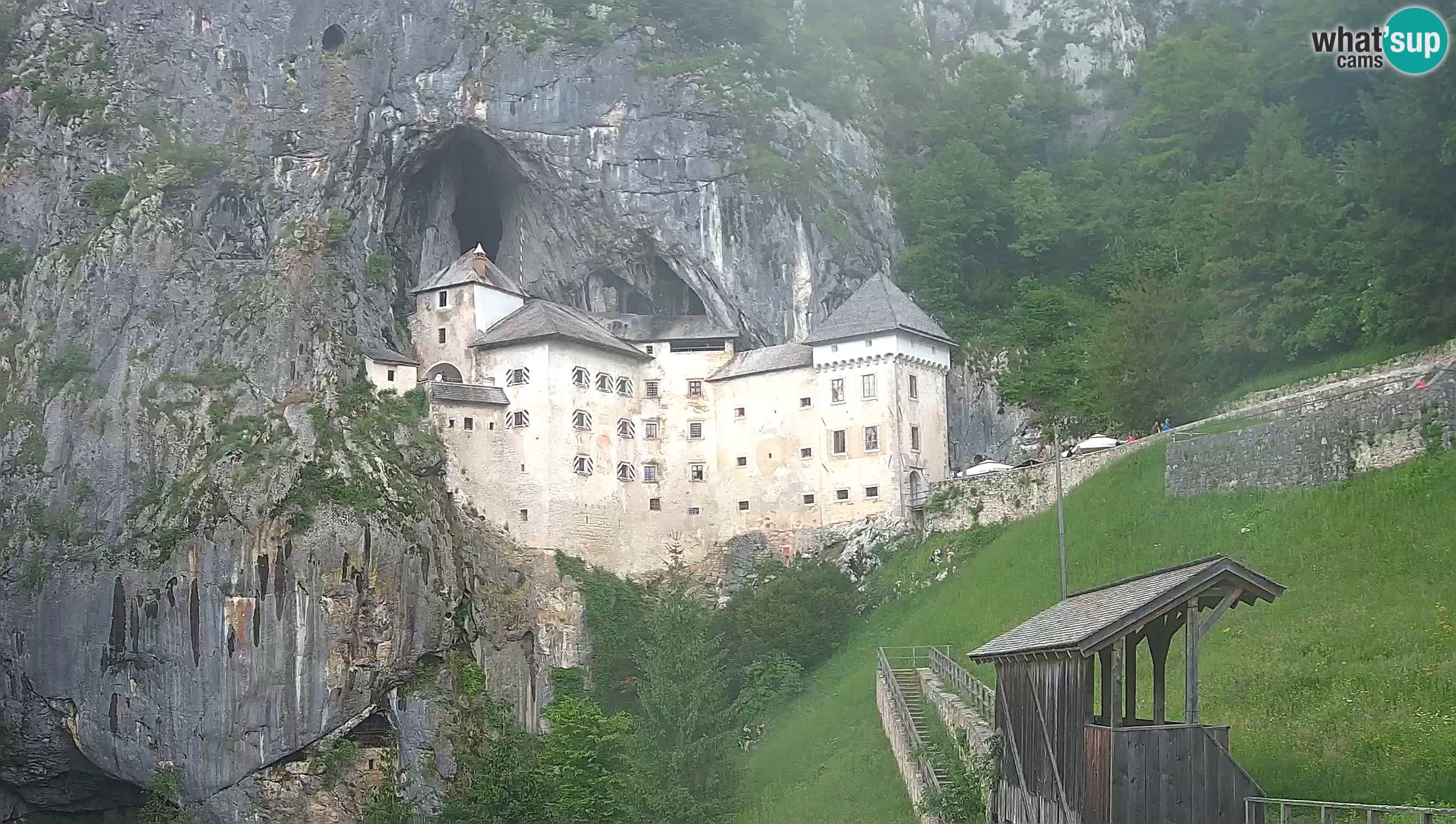 Spletna kamera Predjamski grad – Grad Predjama – Postojna