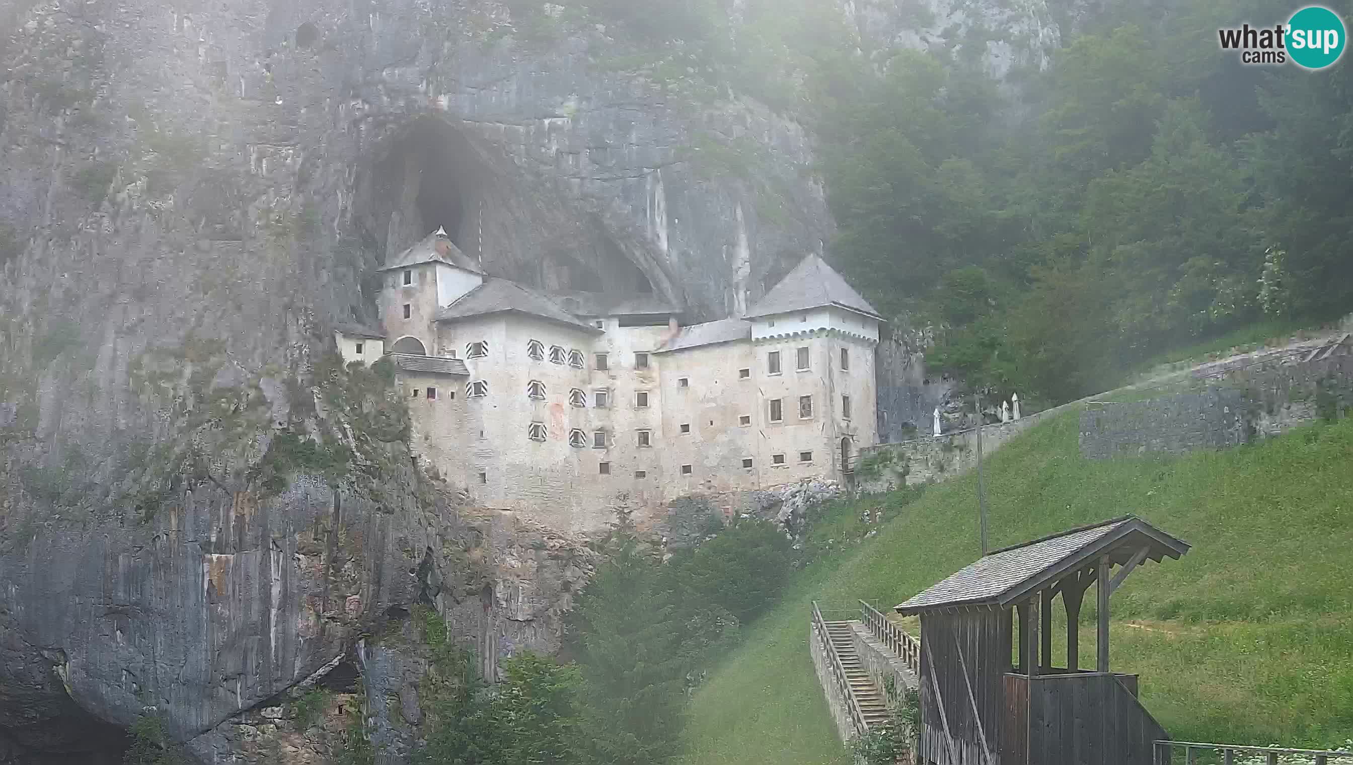 Spletna kamera Predjamski grad – Grad Predjama – Postojna