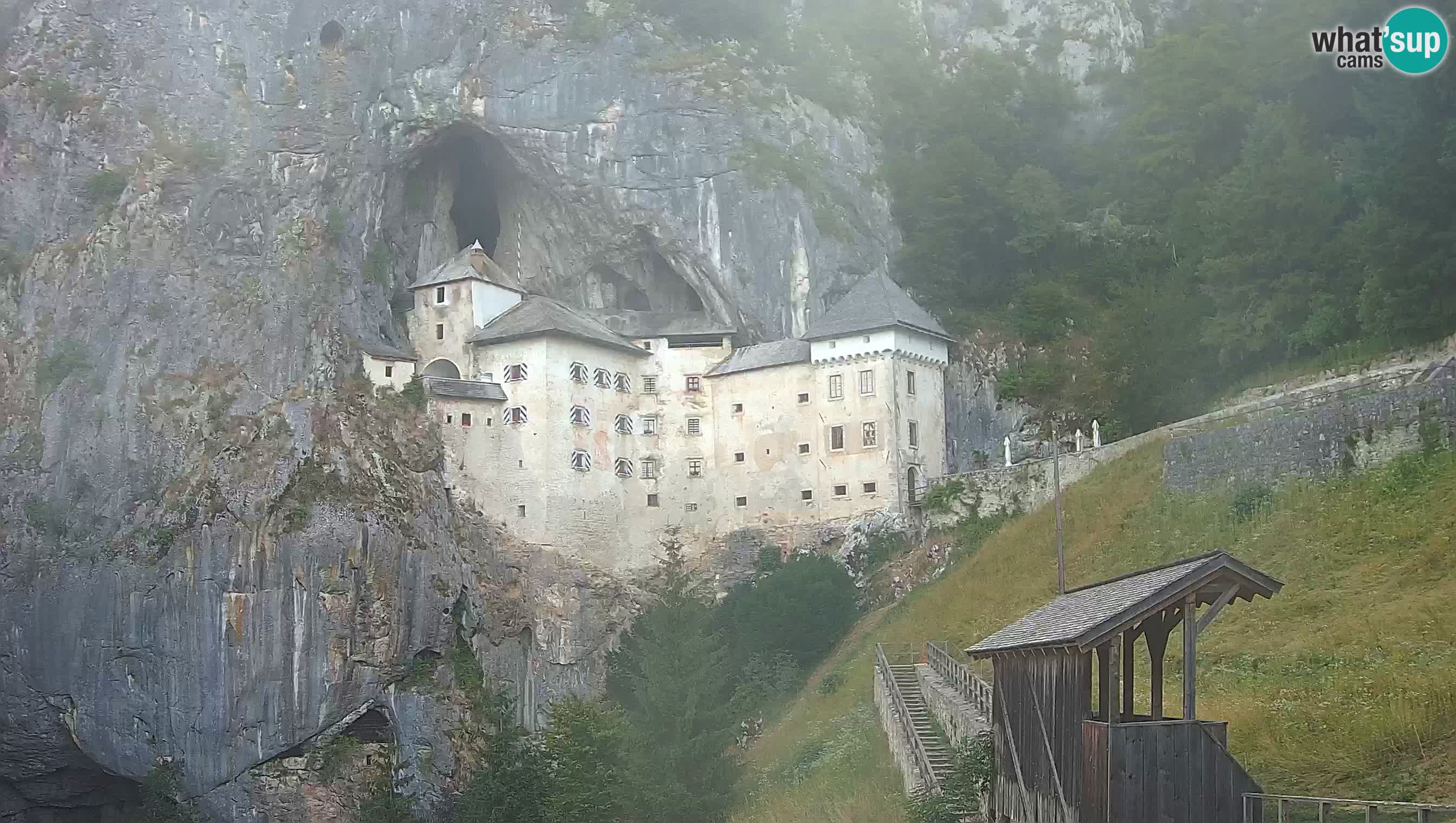 Spletna kamera Predjamski grad – Grad Predjama – Postojna