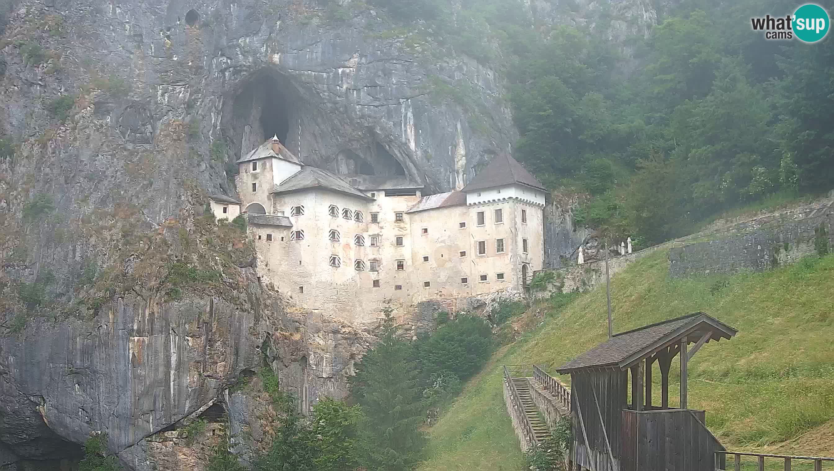 Spletna kamera Predjamski grad – Grad Predjama – Postojna