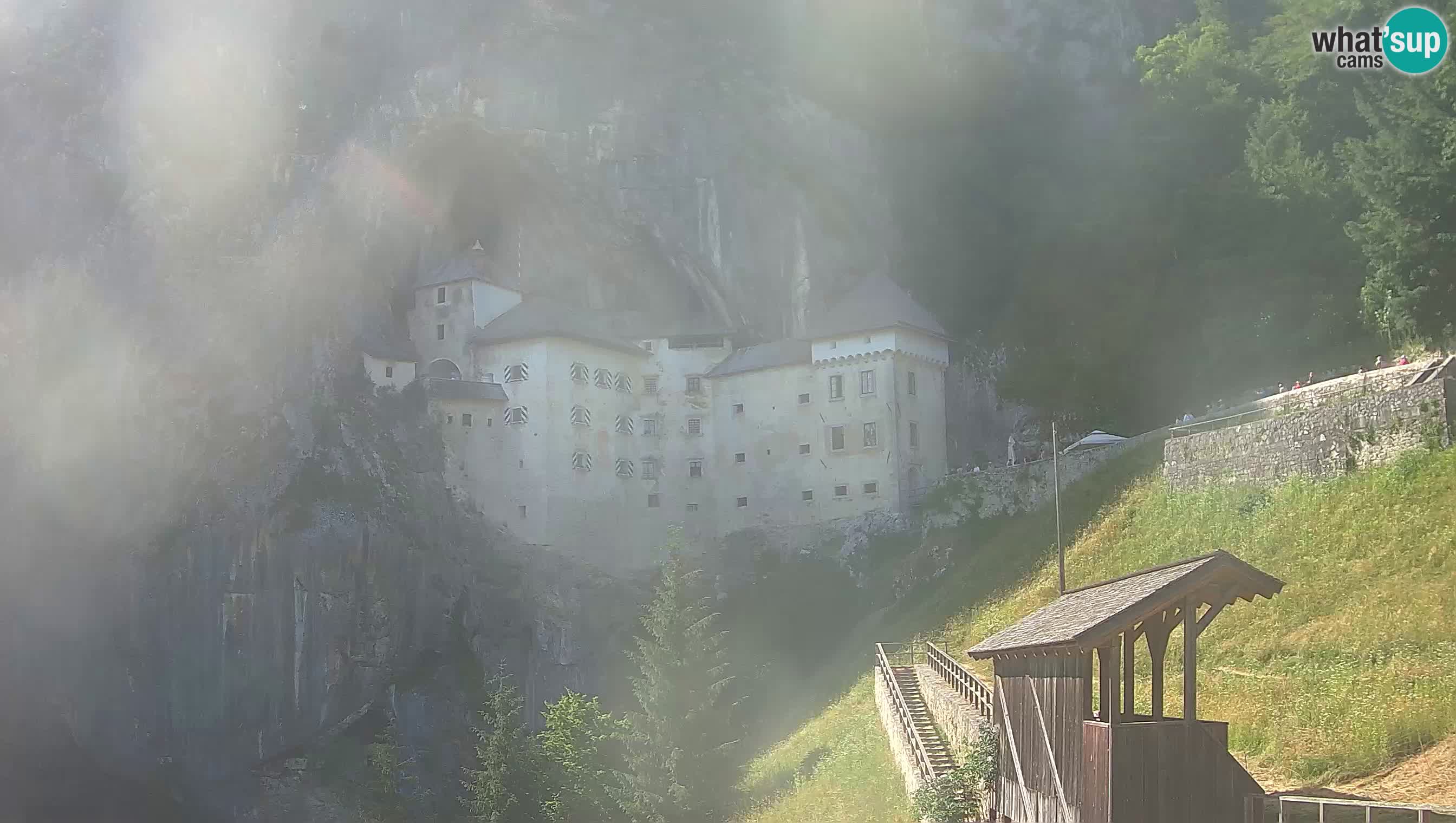 Spletna kamera Predjamski grad – Grad Predjama – Postojna