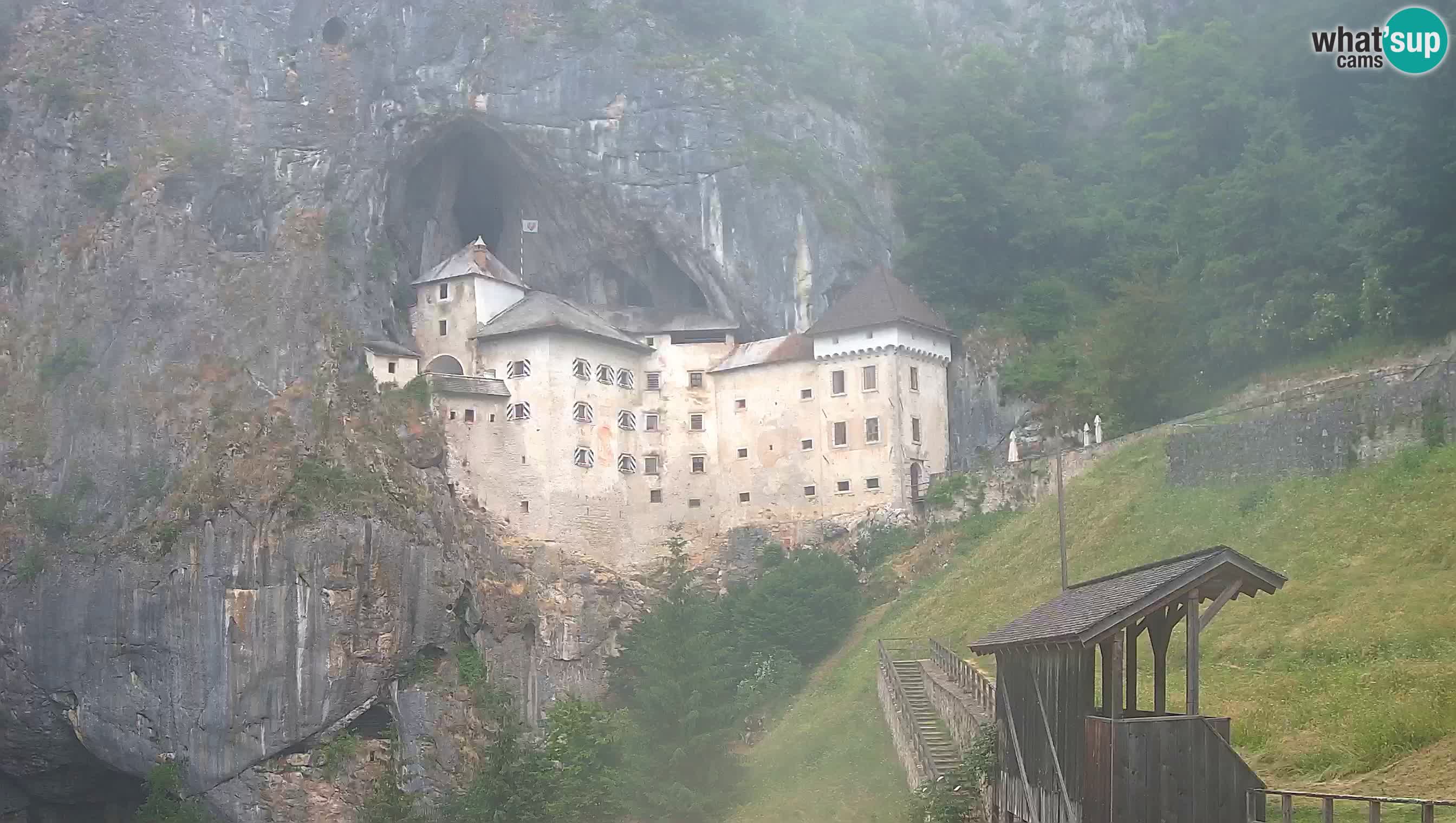 Spletna kamera Predjamski grad – Grad Predjama – Postojna