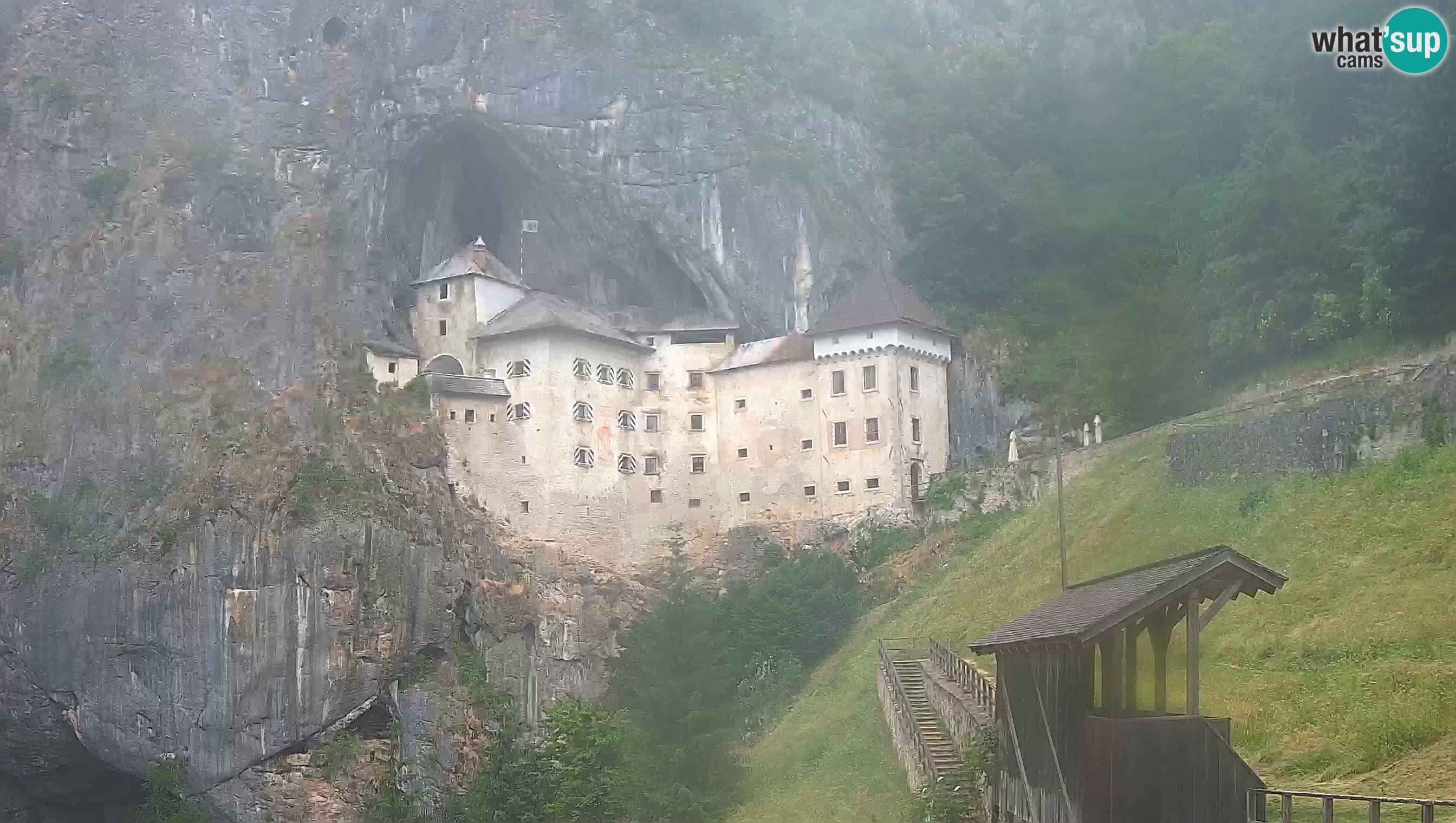 Spletna kamera Predjamski grad – Grad Predjama – Postojna