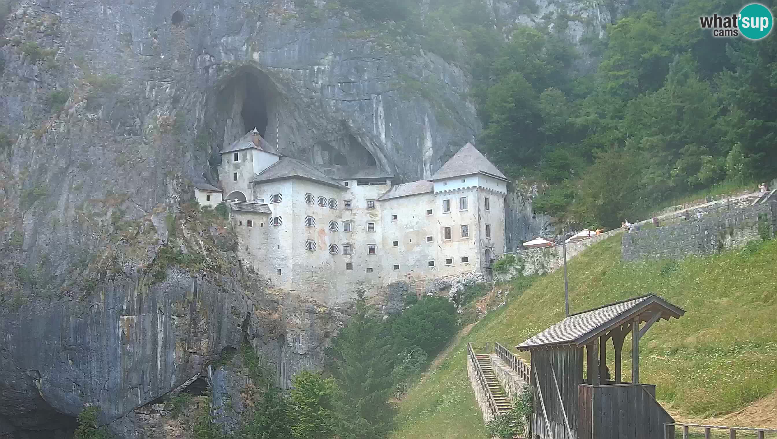Spletna kamera Predjamski grad – Grad Predjama – Postojna