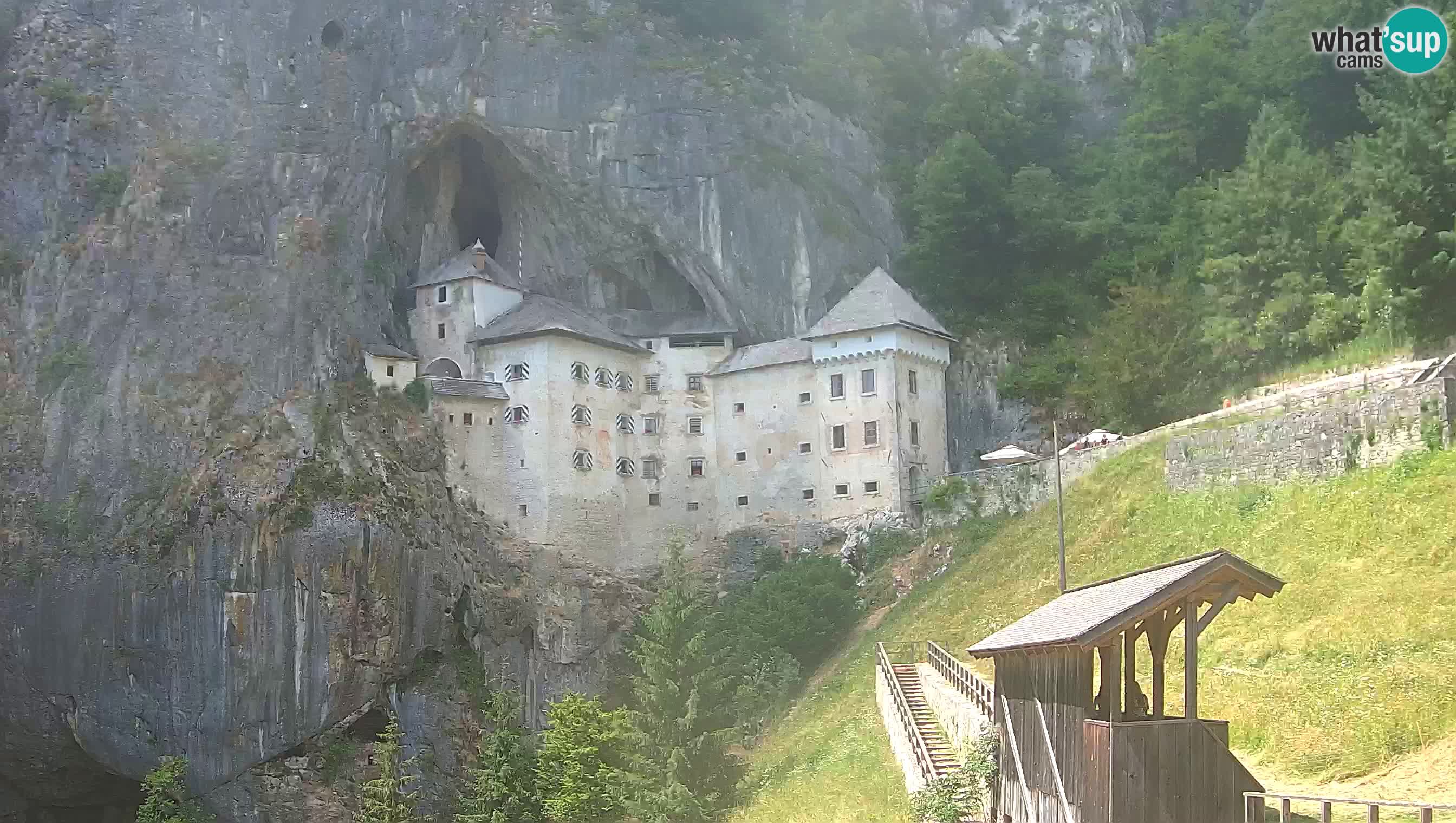 Spletna kamera Predjamski grad – Grad Predjama – Postojna