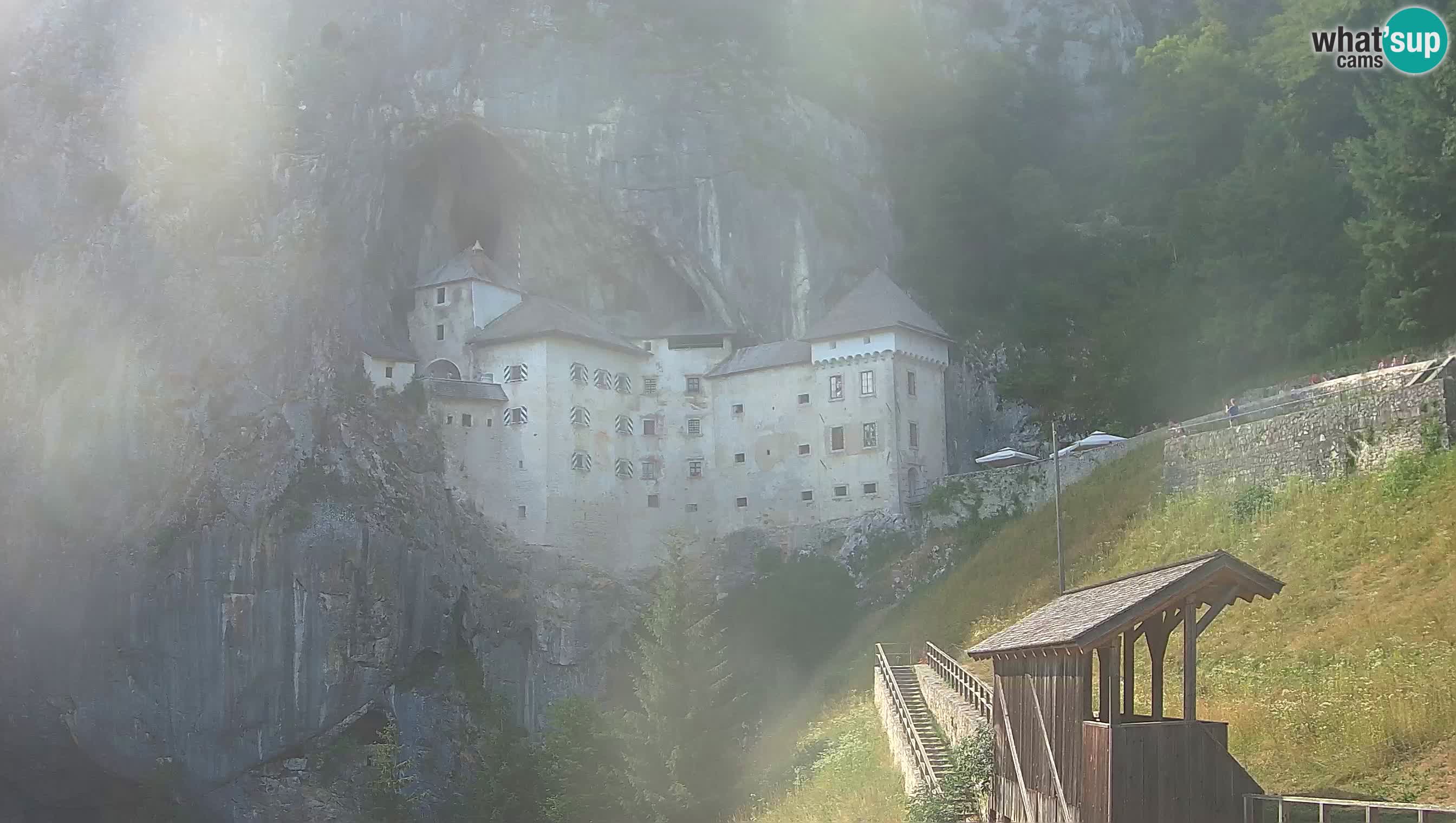 Spletna kamera Predjamski grad – Grad Predjama – Postojna