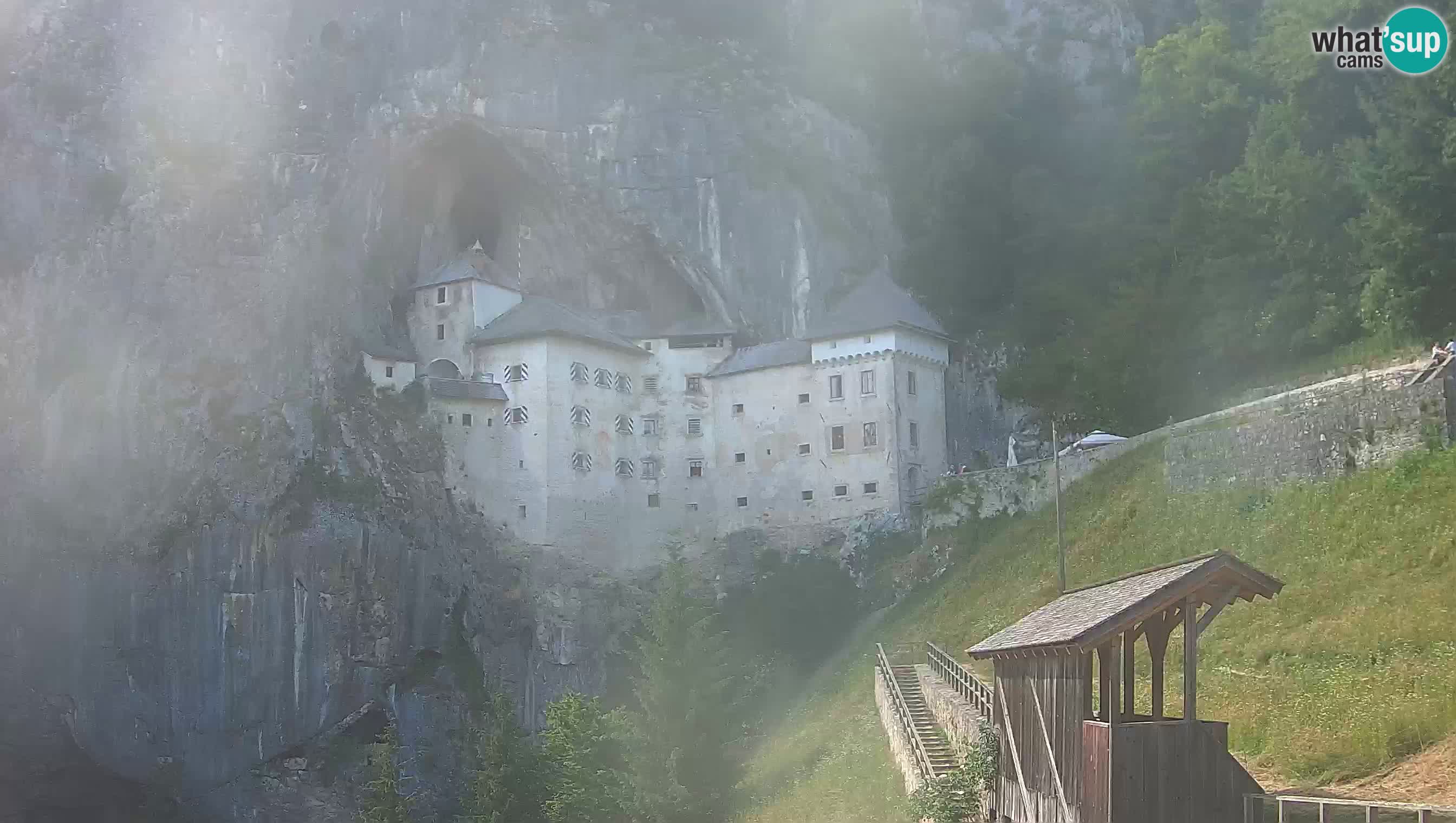 Spletna kamera Predjamski grad – Grad Predjama – Postojna