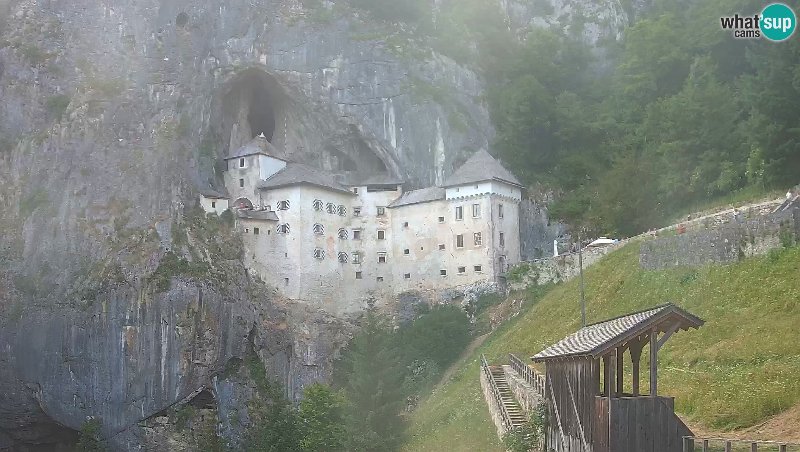 Spletna kamera Predjamski grad – Grad Predjama – Postojna