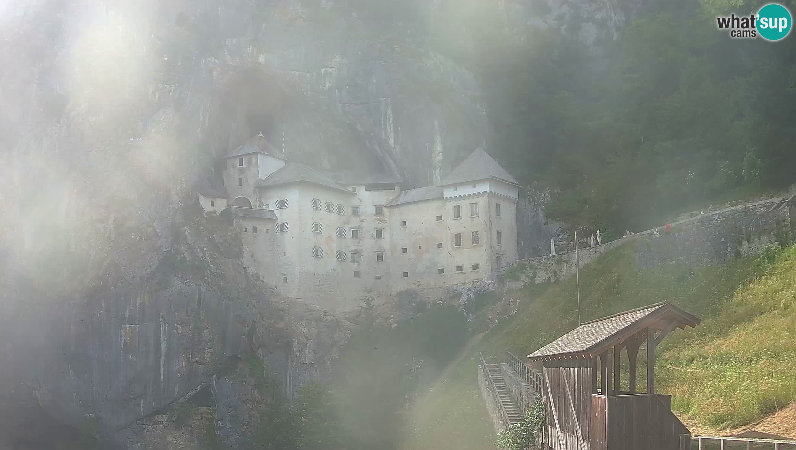 Spletna kamera Predjamski grad – Grad Predjama – Postojna