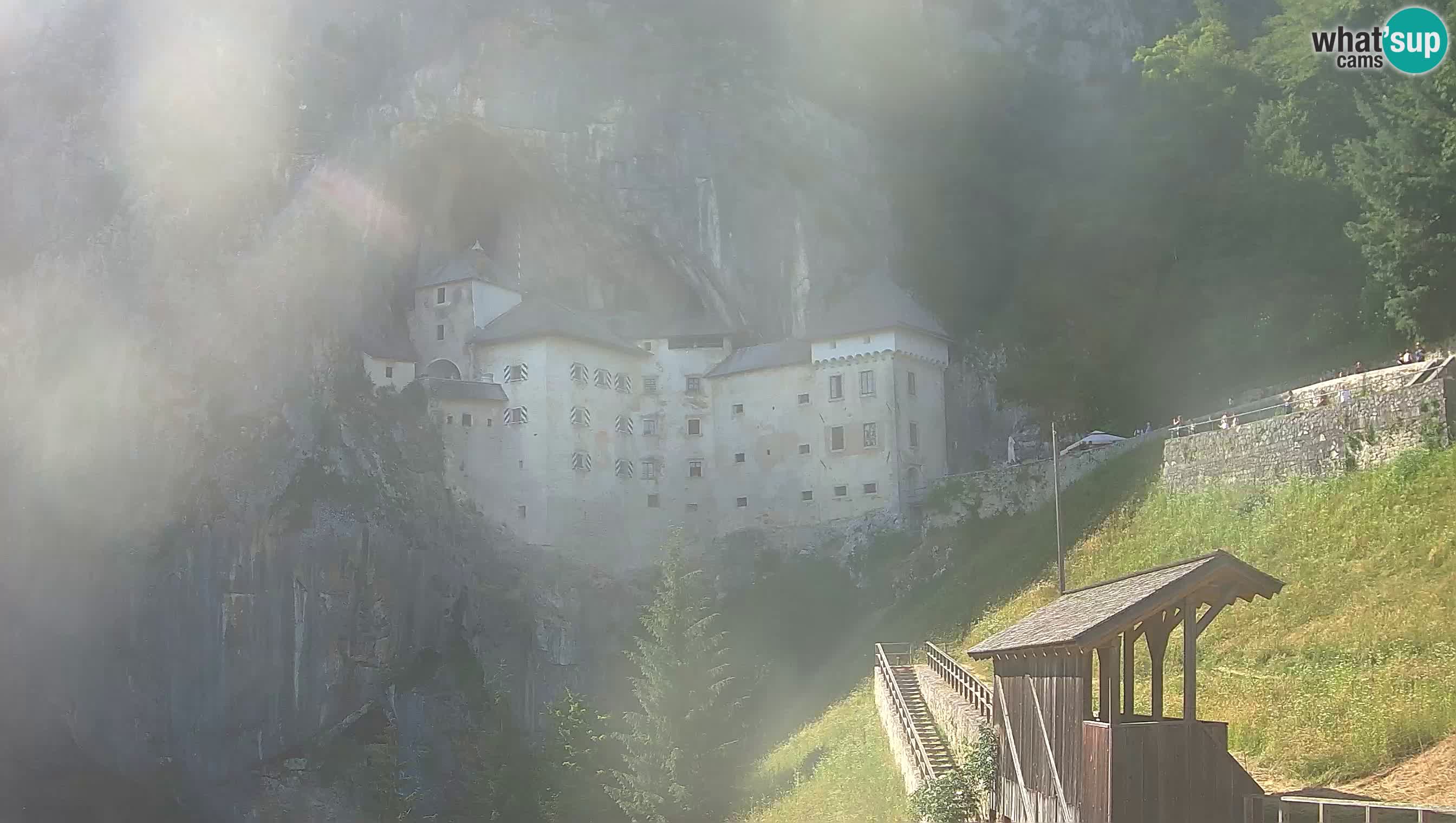 Spletna kamera Predjamski grad – Grad Predjama – Postojna