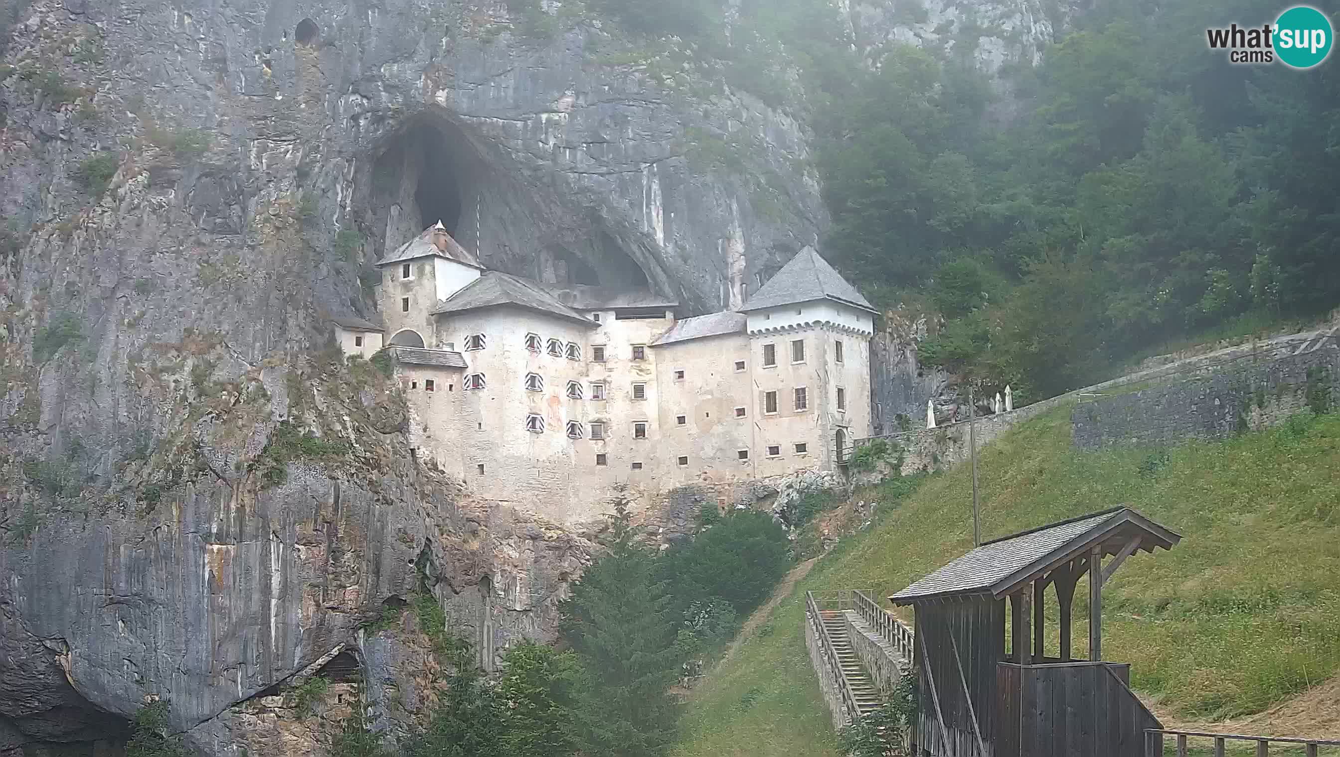 Spletna kamera Predjamski grad – Grad Predjama – Postojna