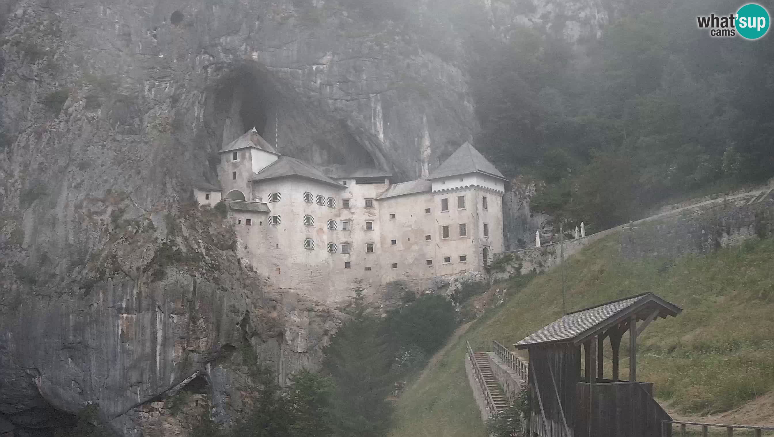 Spletna kamera Predjamski grad – Grad Predjama – Postojna
