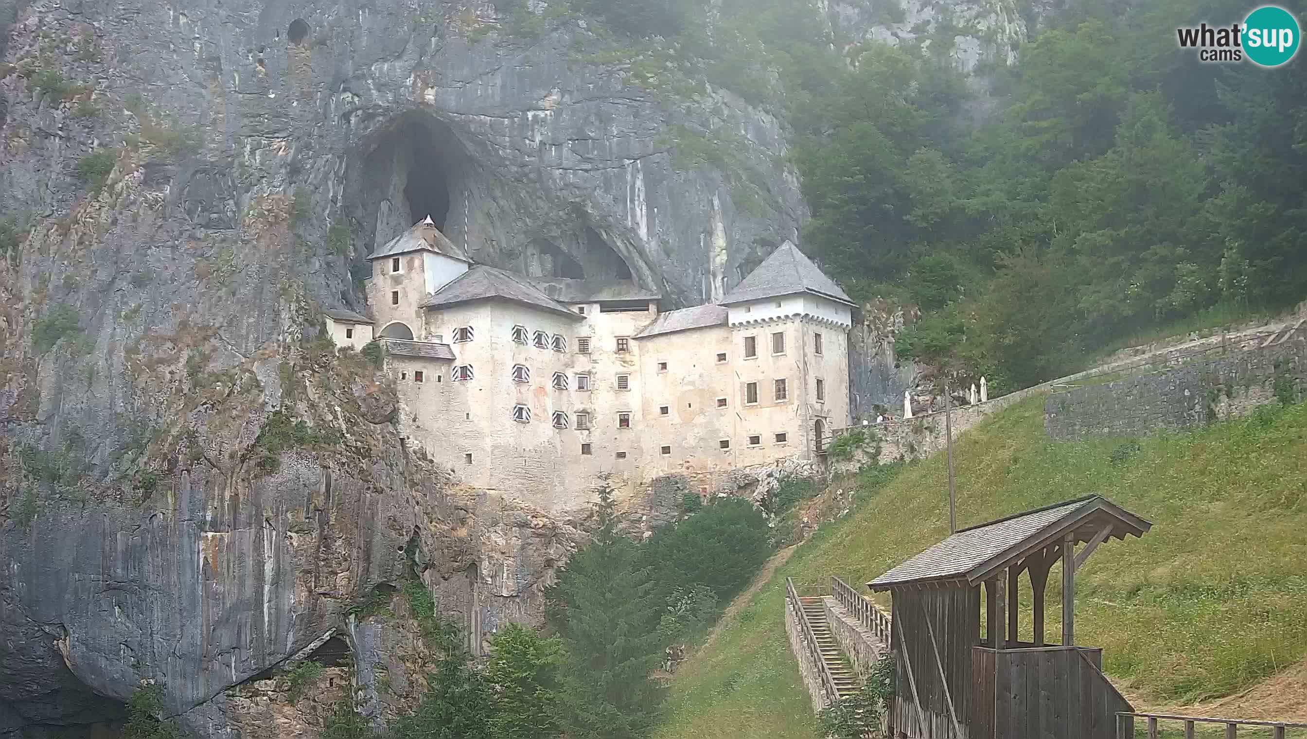 Spletna kamera Predjamski grad – Grad Predjama – Postojna