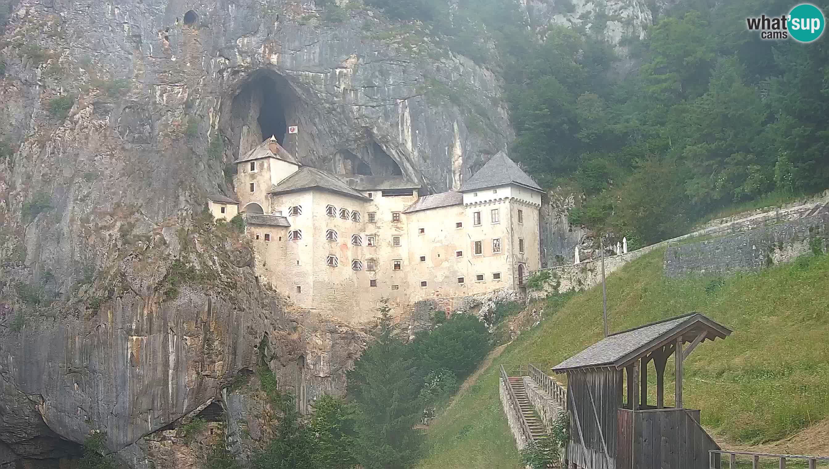 Spletna kamera Predjamski grad – Grad Predjama – Postojna