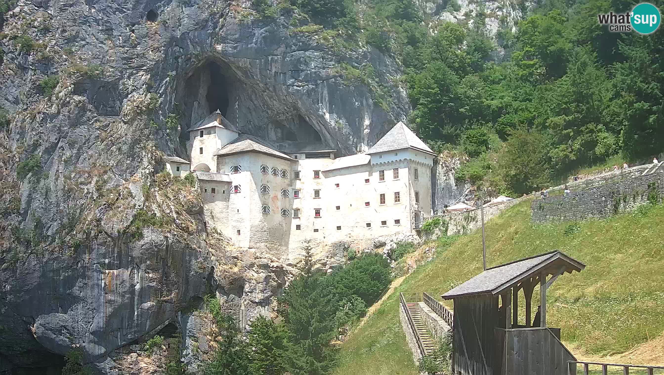 Spletna kamera Predjamski grad – Grad Predjama – Postojna