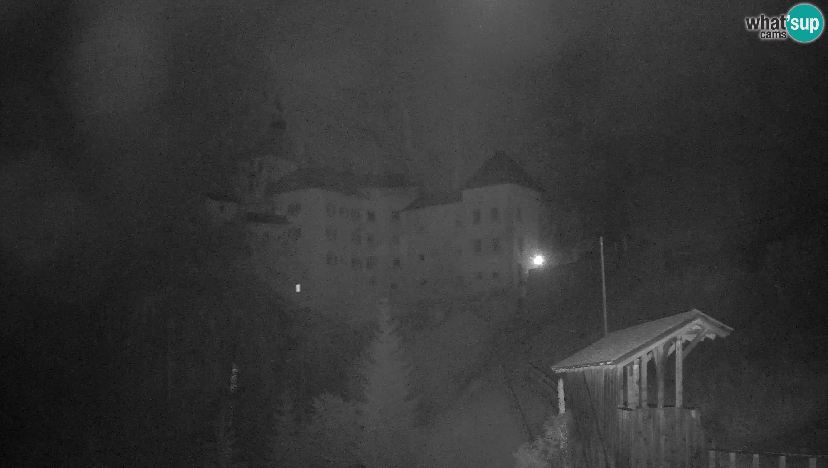 Spletna kamera Predjamski grad – Grad Predjama – Postojna