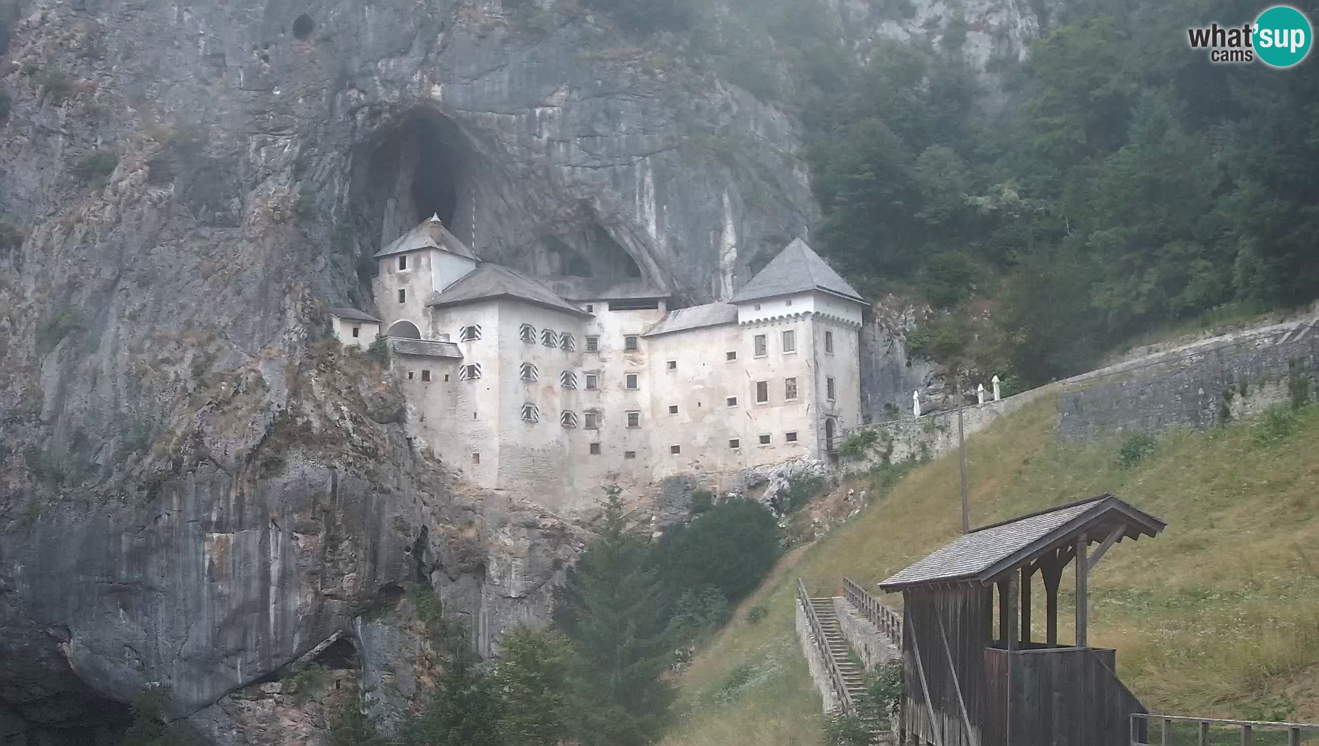 Spletna kamera Predjamski grad – Grad Predjama – Postojna