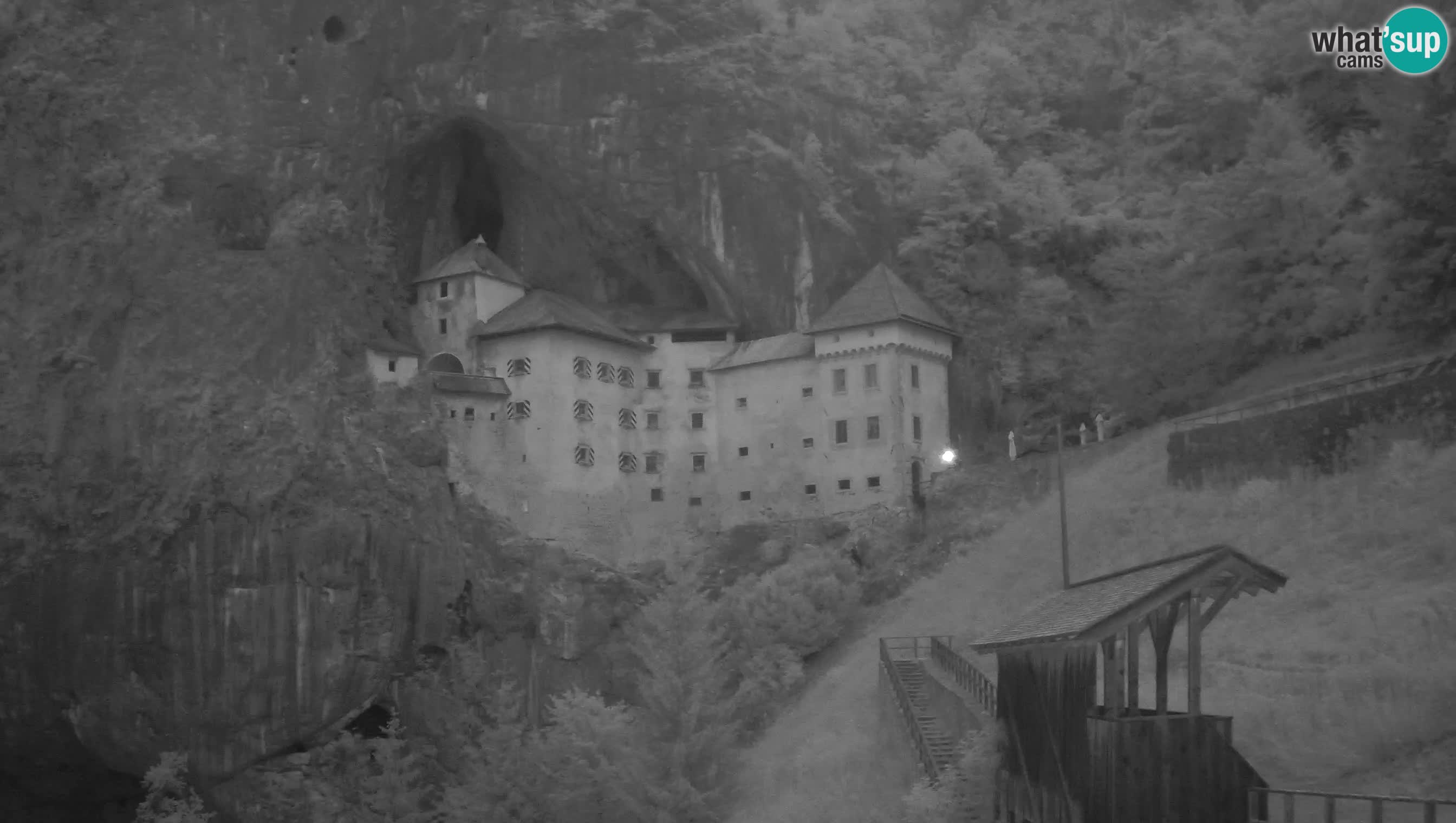 Spletna kamera Predjamski grad – Grad Predjama – Postojna
