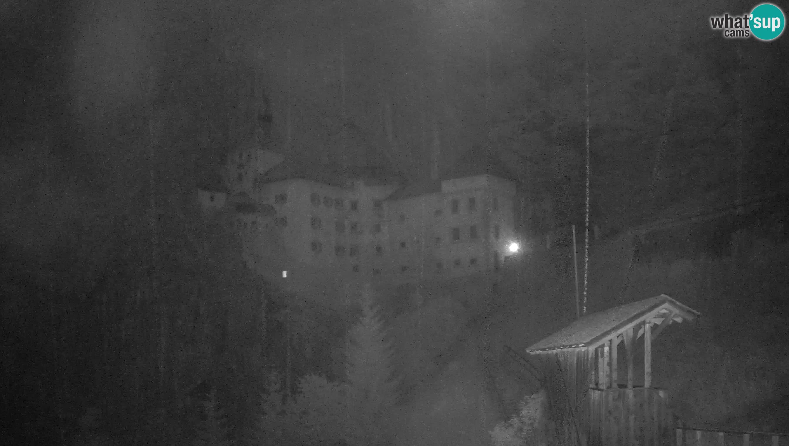 Spletna kamera Predjamski grad – Grad Predjama – Postojna