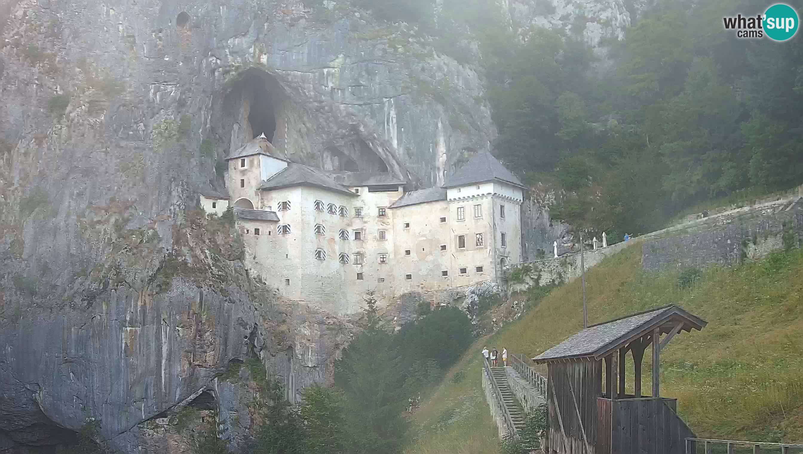 Spletna kamera Predjamski grad – Grad Predjama – Postojna