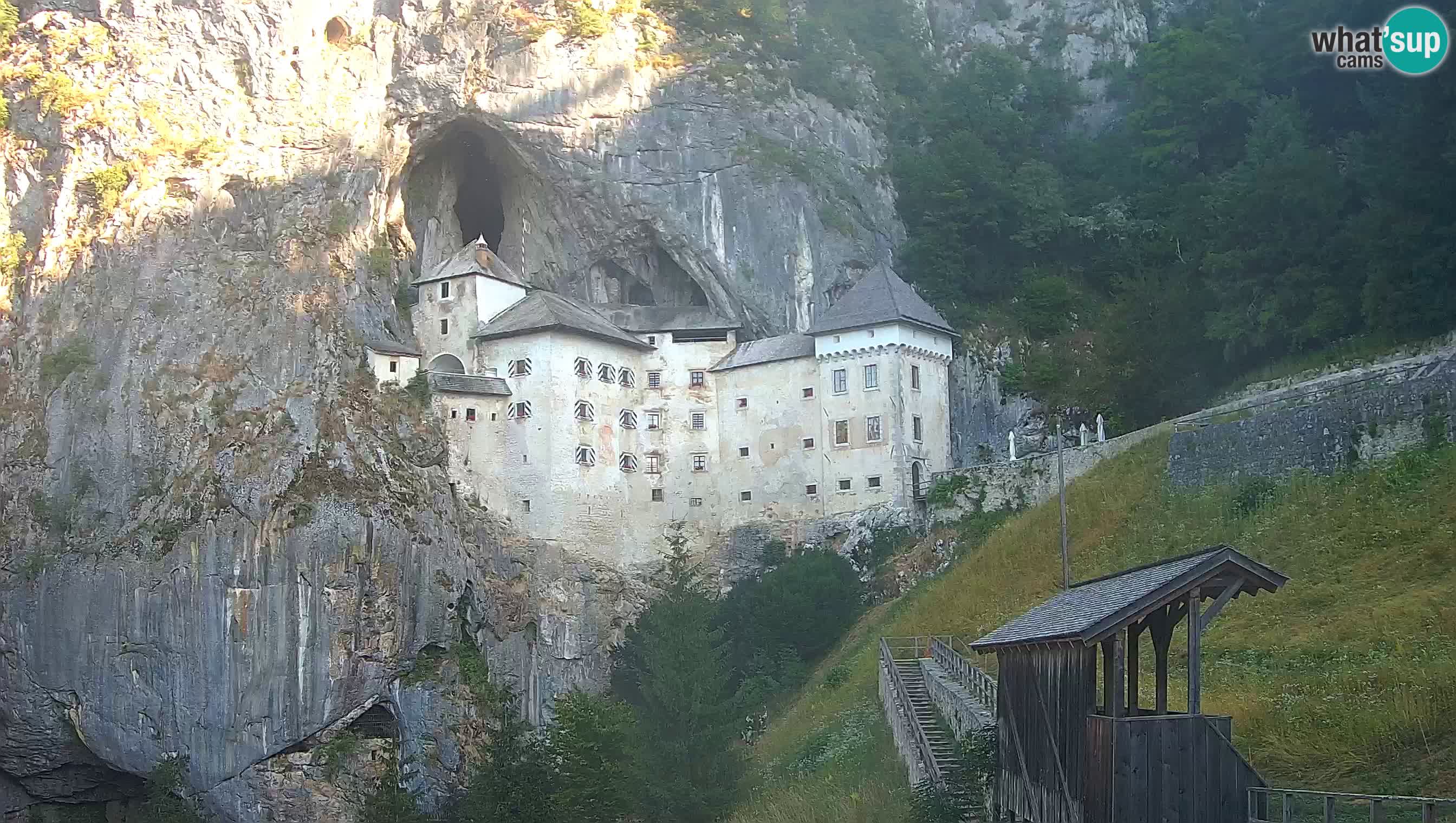 Spletna kamera Predjamski grad – Grad Predjama – Postojna