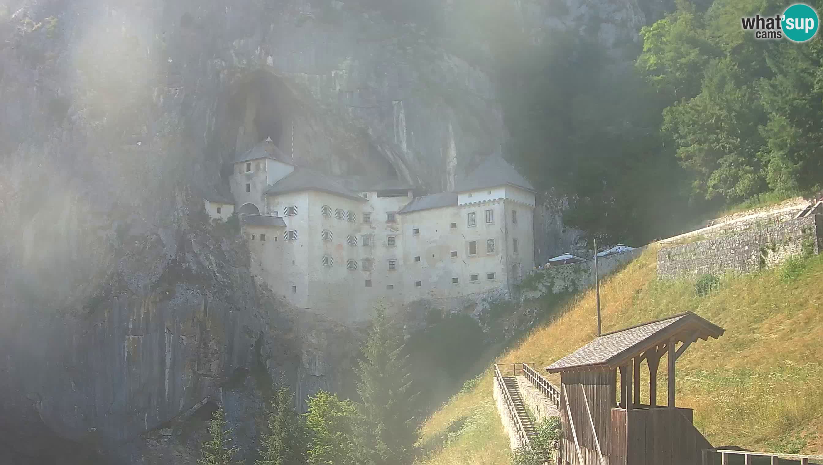 Live Webcam Höhlenburg Predjama – Postojna – Slowenien