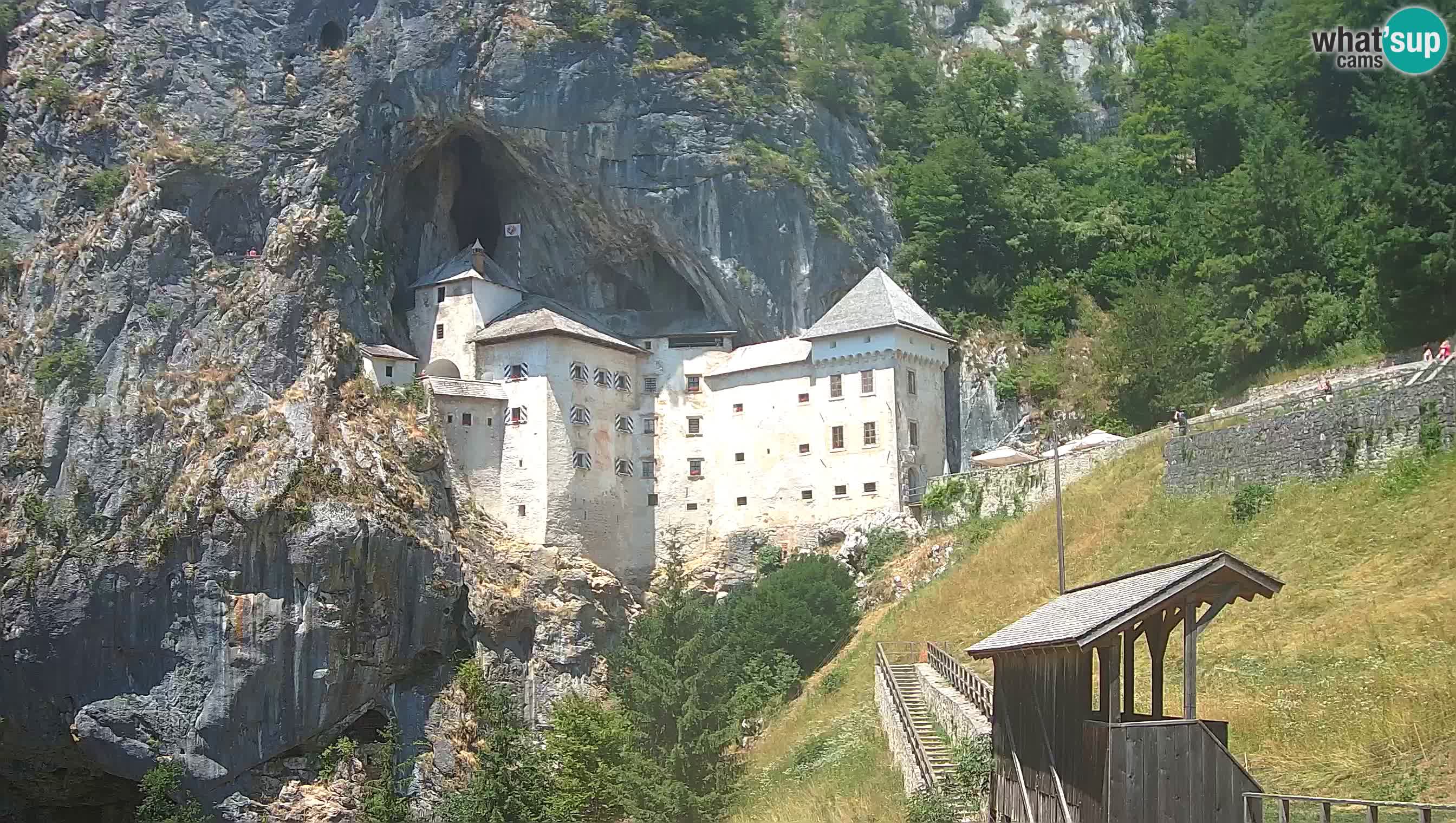 Spletna kamera Predjamski grad – Grad Predjama – Postojna