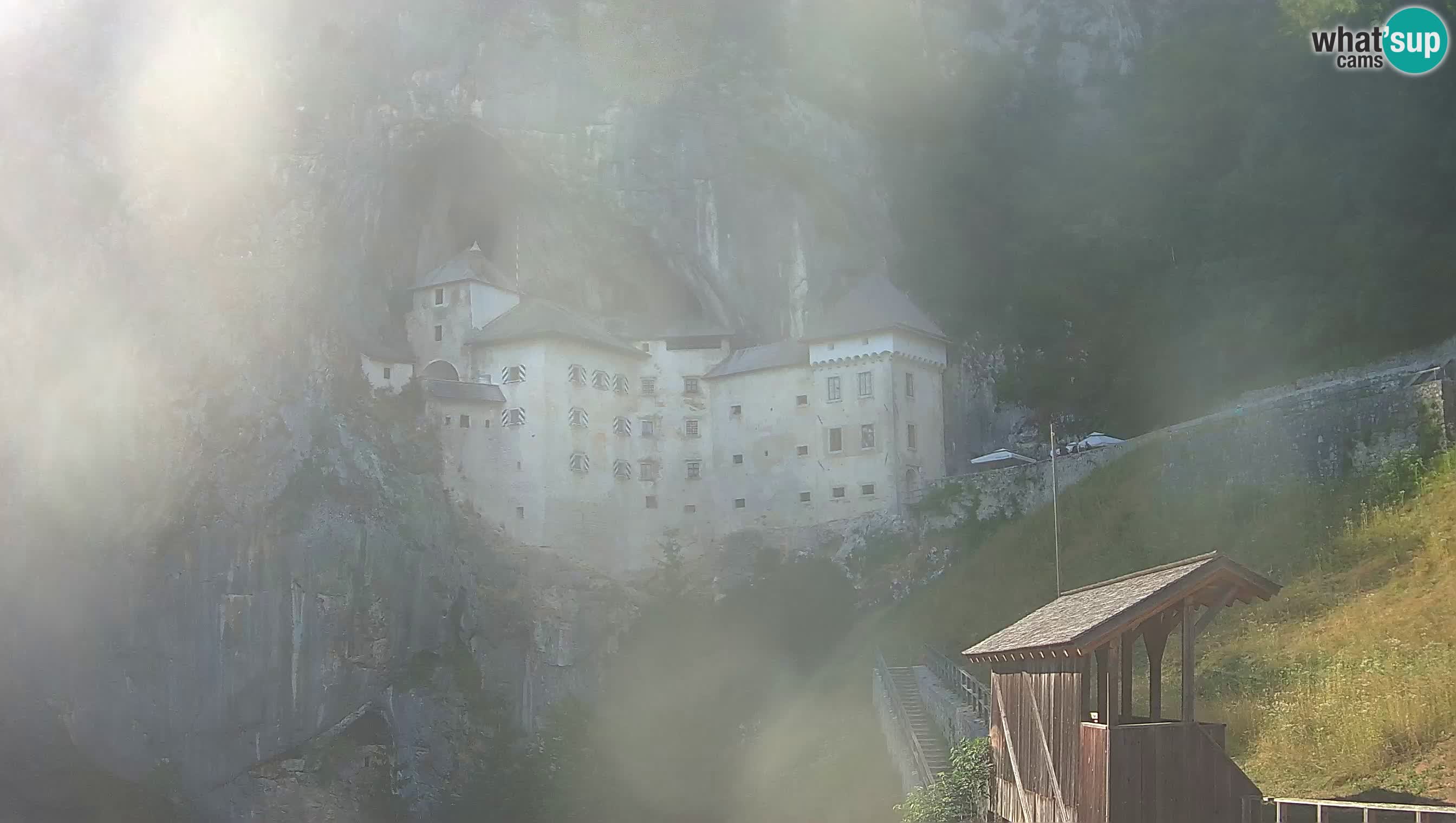 Live Webcam Höhlenburg Predjama – Postojna – Slowenien