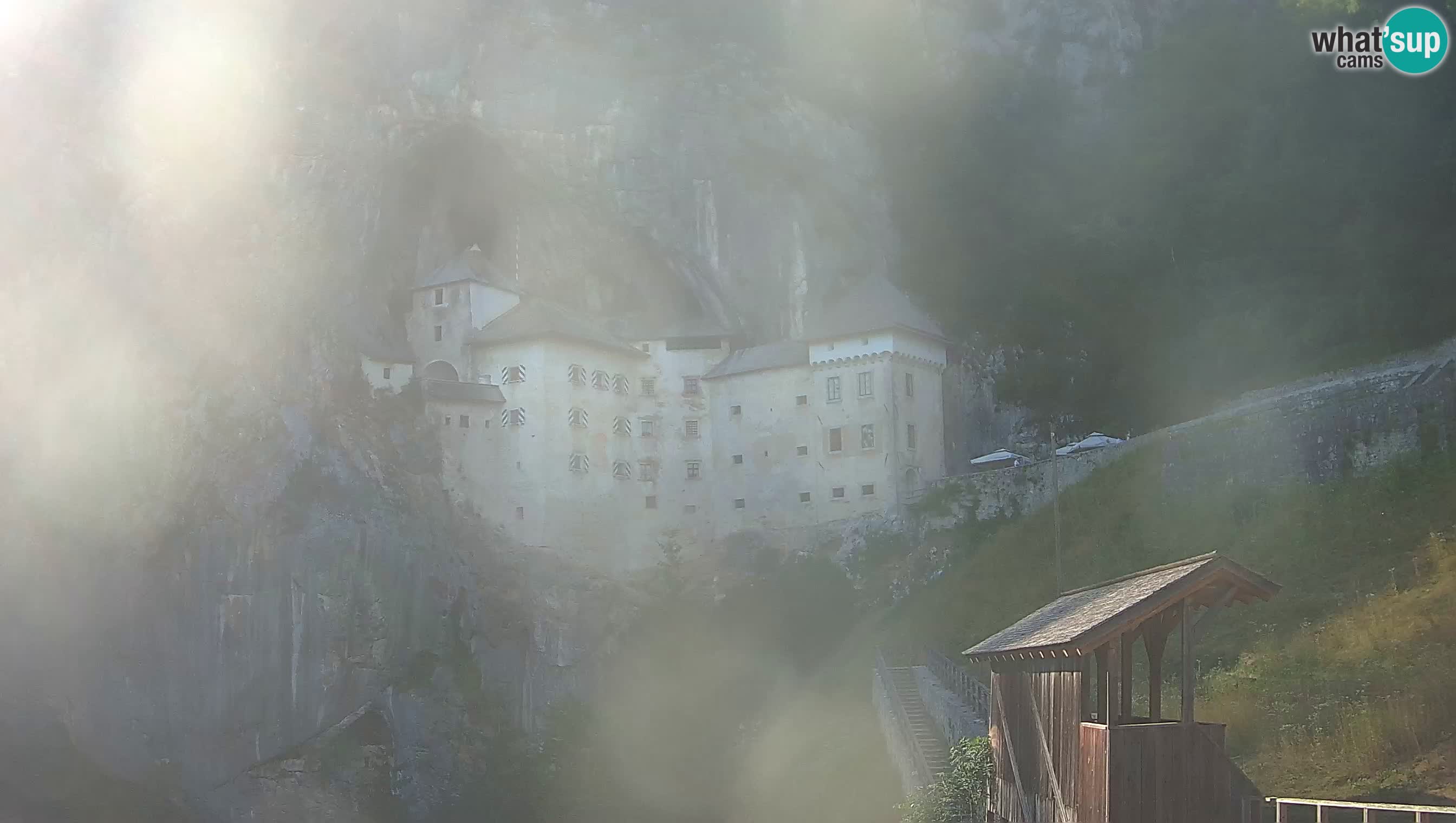 Spletna kamera Predjamski grad – Grad Predjama – Postojna