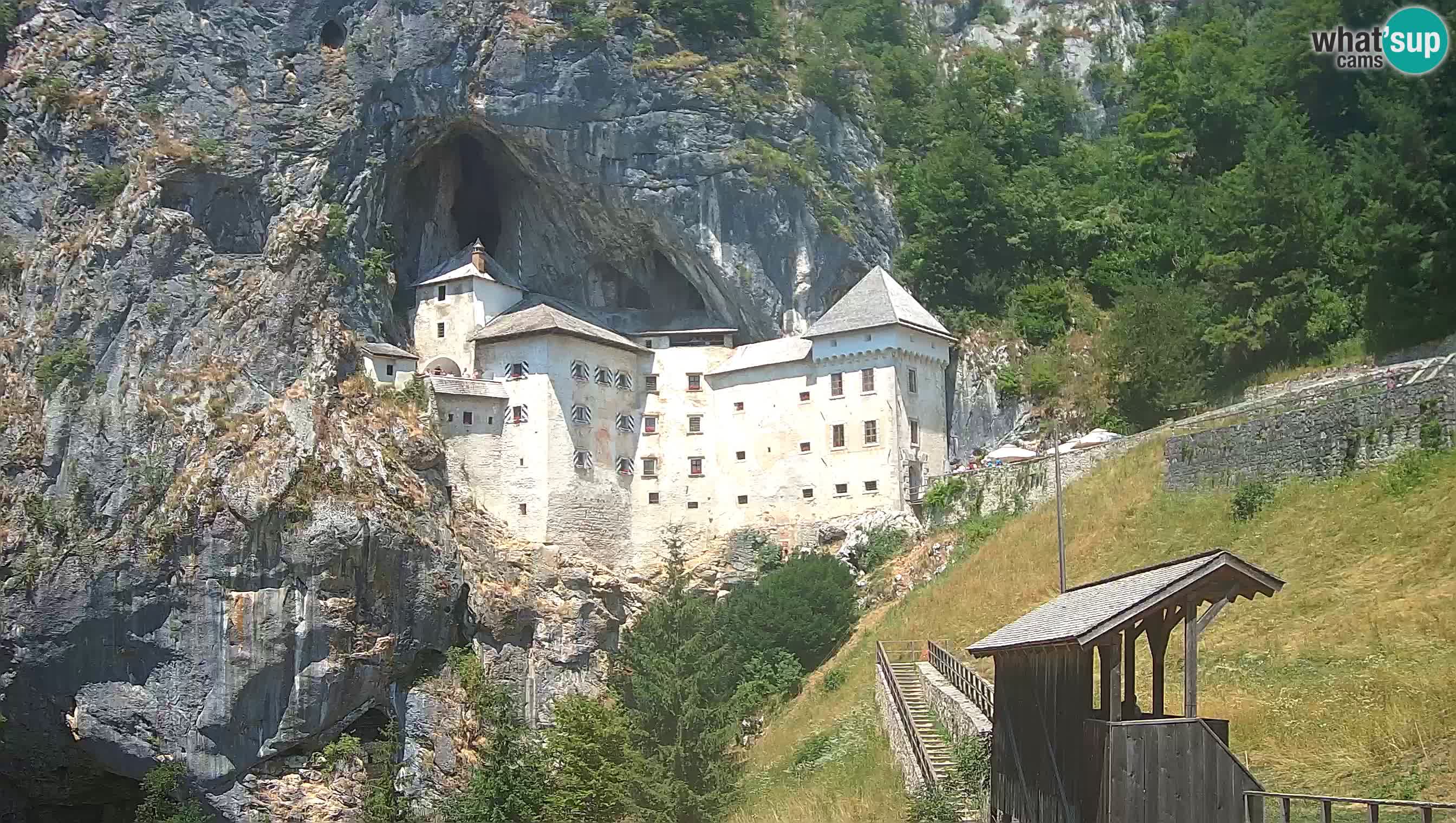 Spletna kamera Predjamski grad – Grad Predjama – Postojna