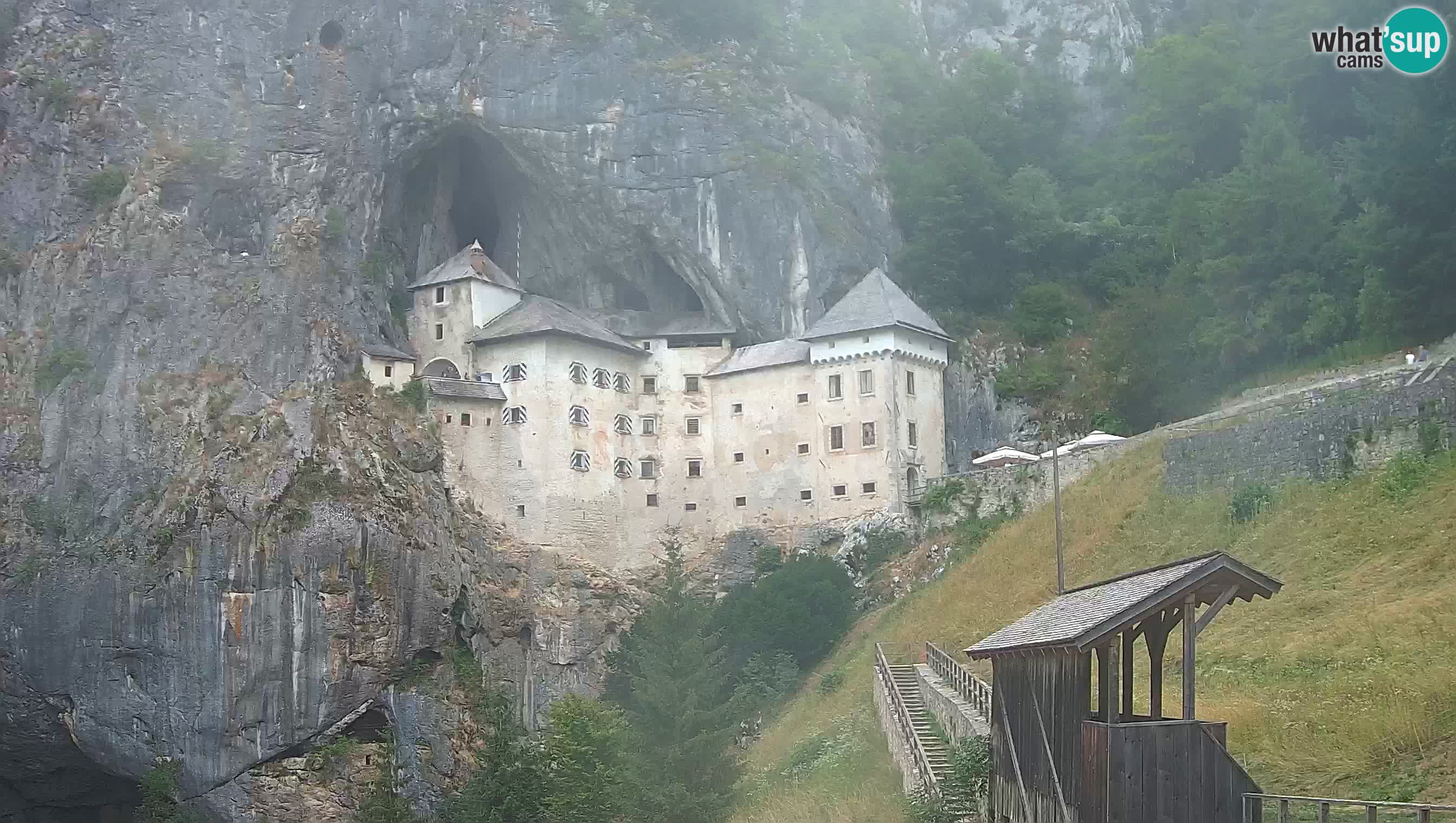 Spletna kamera Predjamski grad – Grad Predjama – Postojna