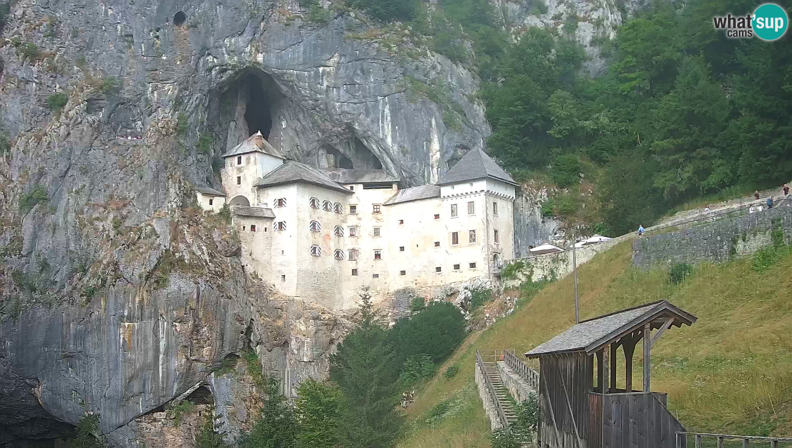 Spletna kamera Predjamski grad – Grad Predjama – Postojna