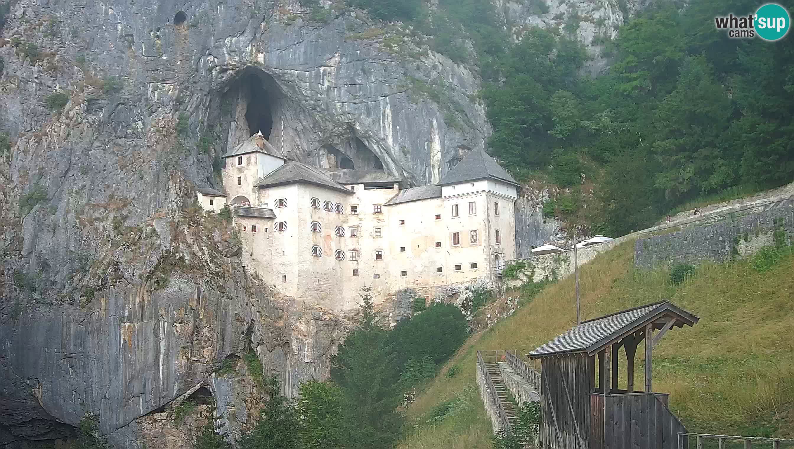 Spletna kamera Predjamski grad – Grad Predjama – Postojna