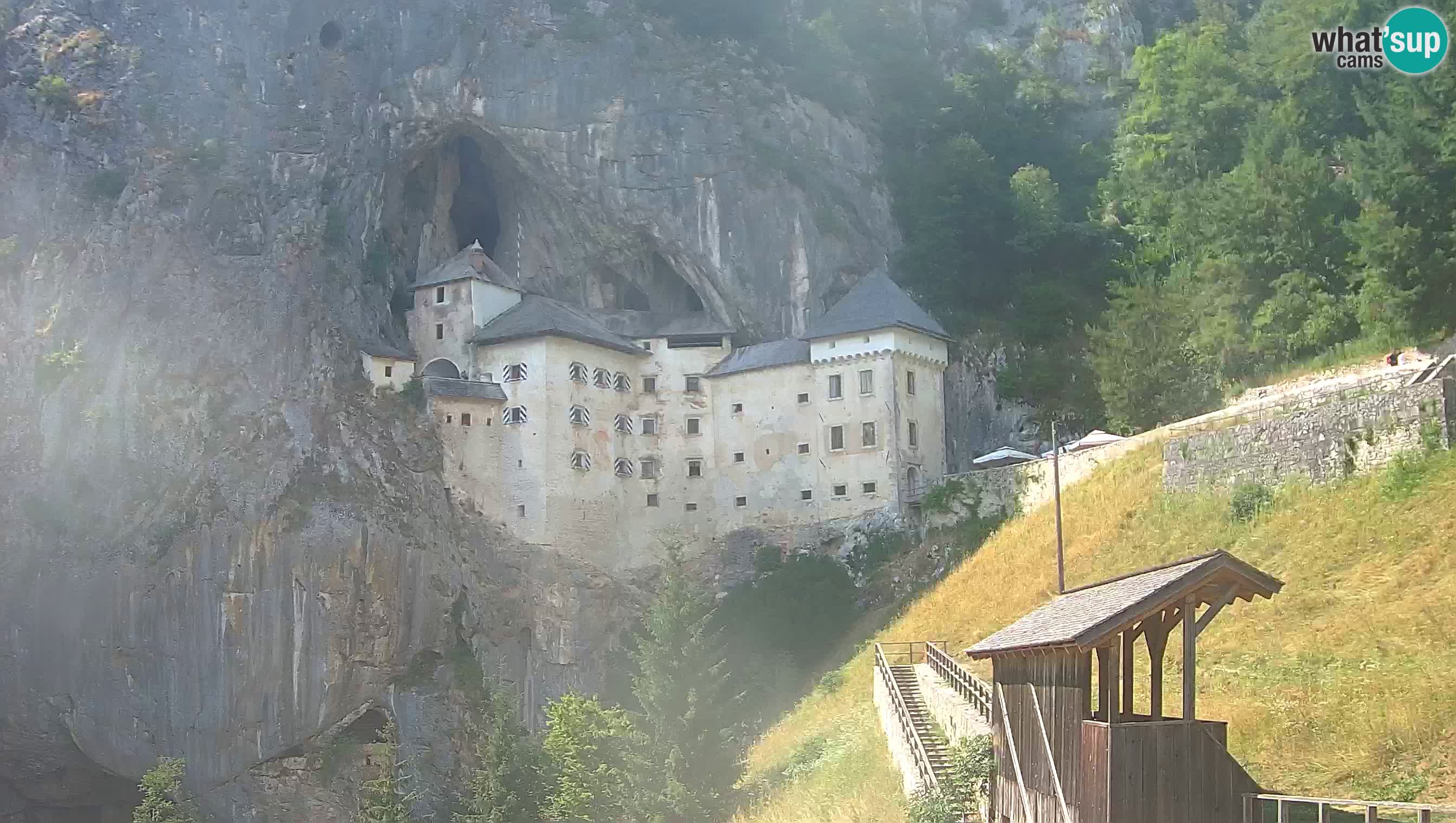 Live Webcam Grad Predjama – Château de Predjama – Postojna – Slovénie