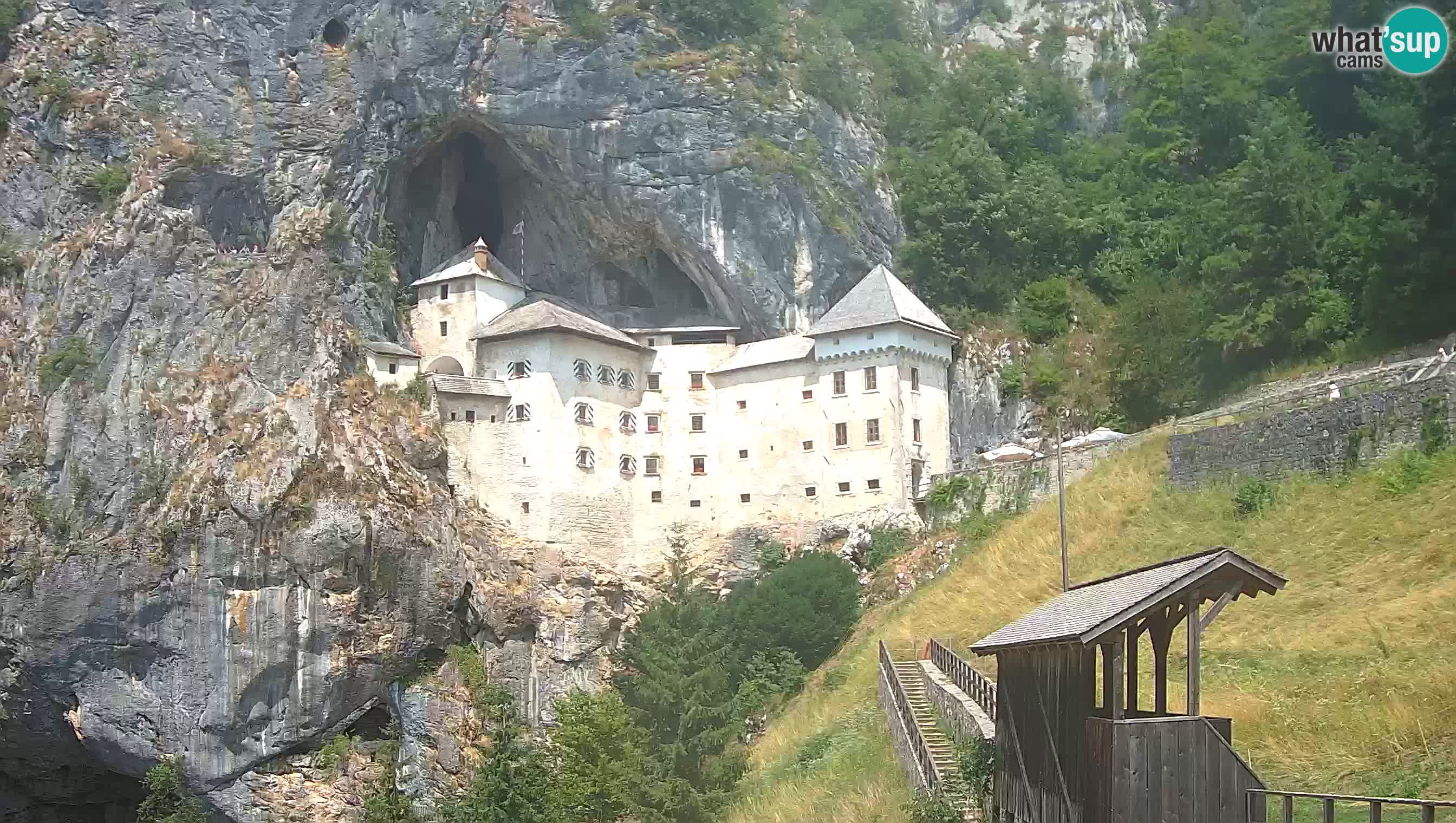 Spletna kamera Predjamski grad – Grad Predjama – Postojna